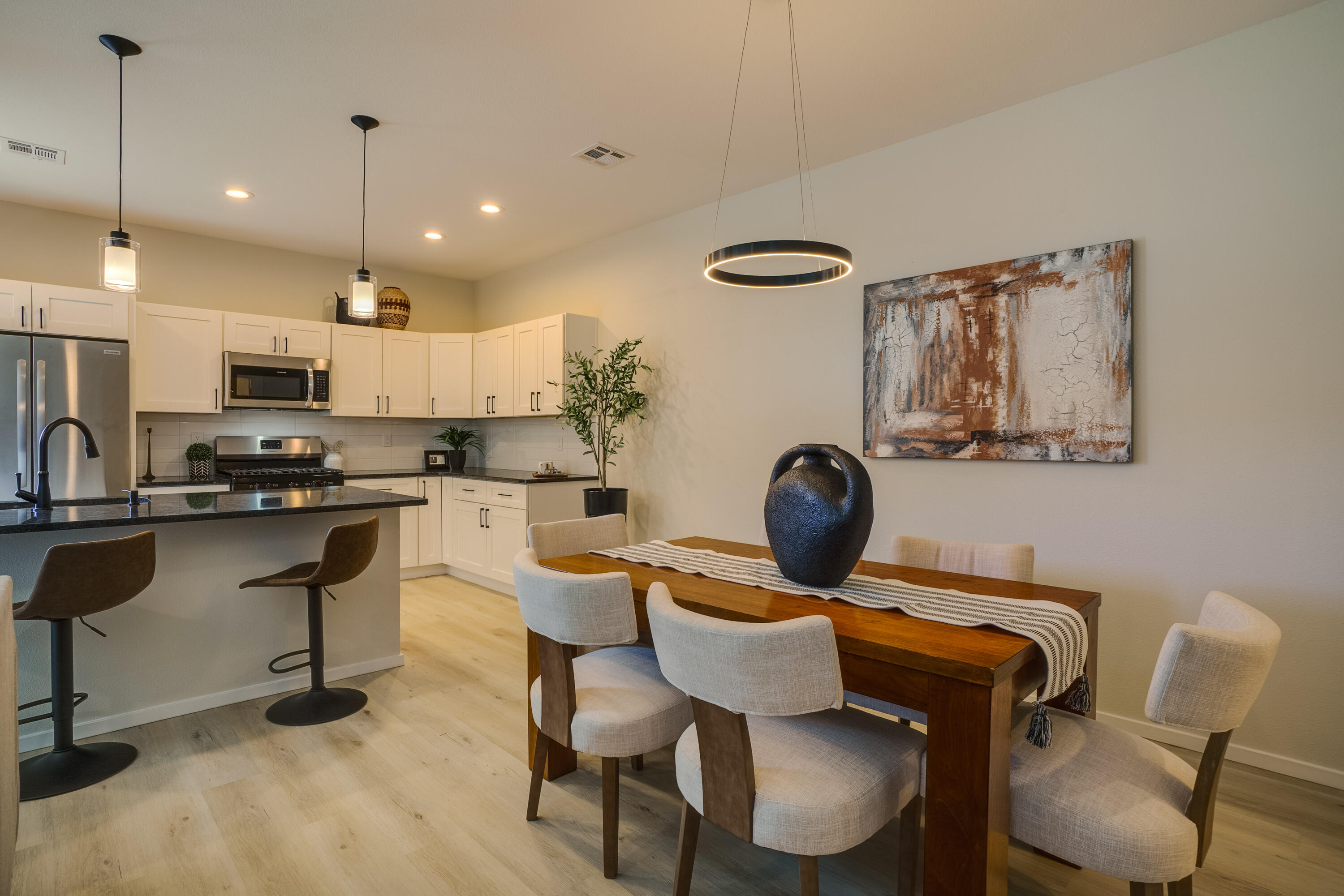 4527 VILLA LOMA Lane NE