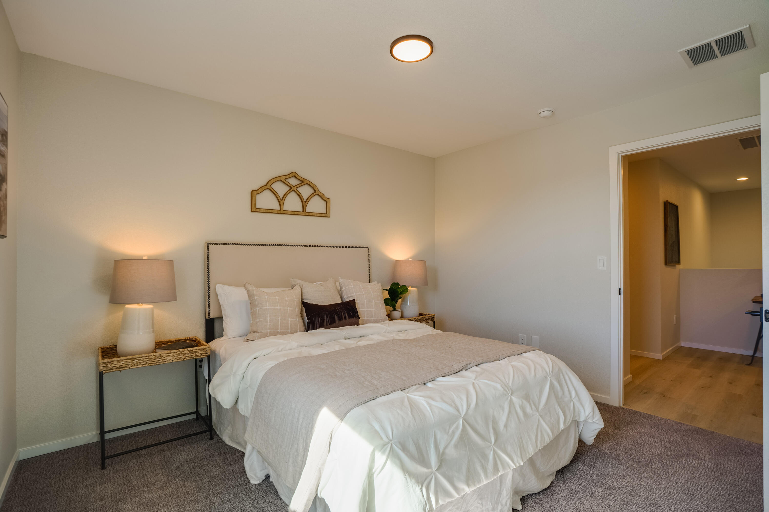 4527 VILLA LOMA Lane NE