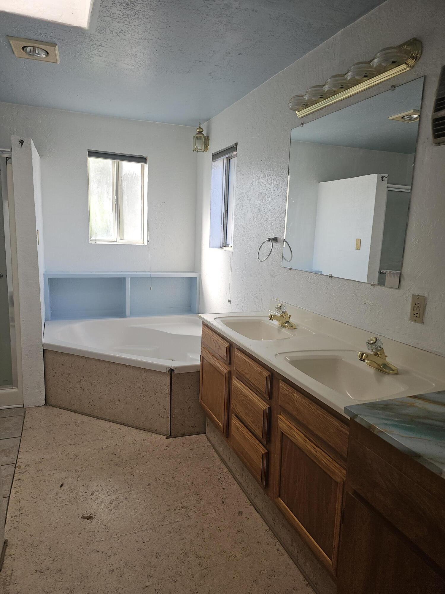 10601 Snow Heights Boulevard NE