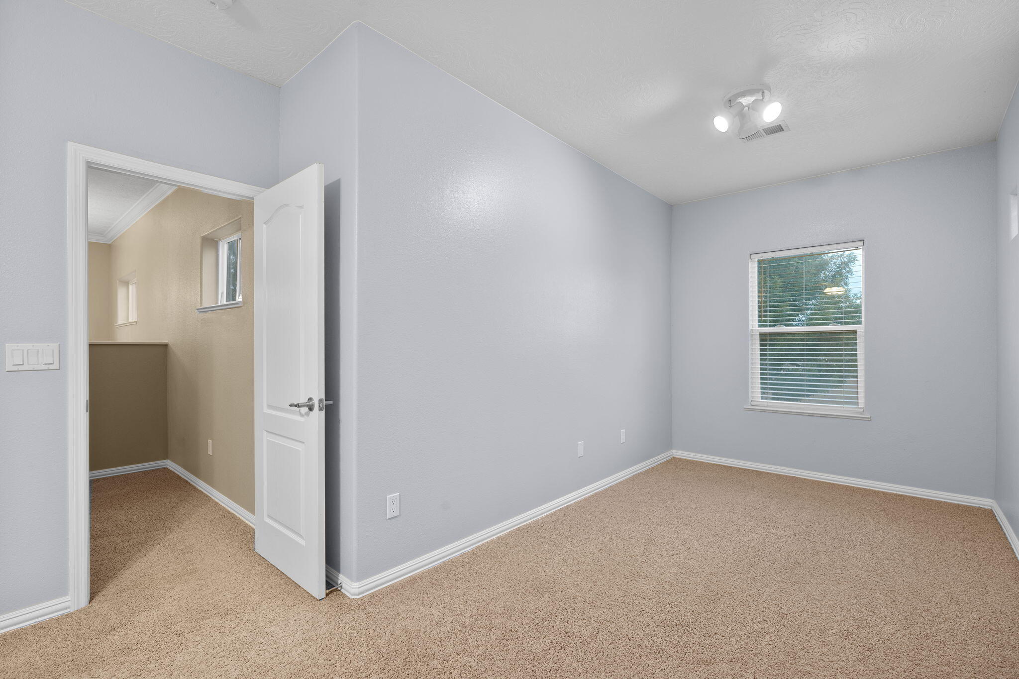 103 CHANTELLY Lane