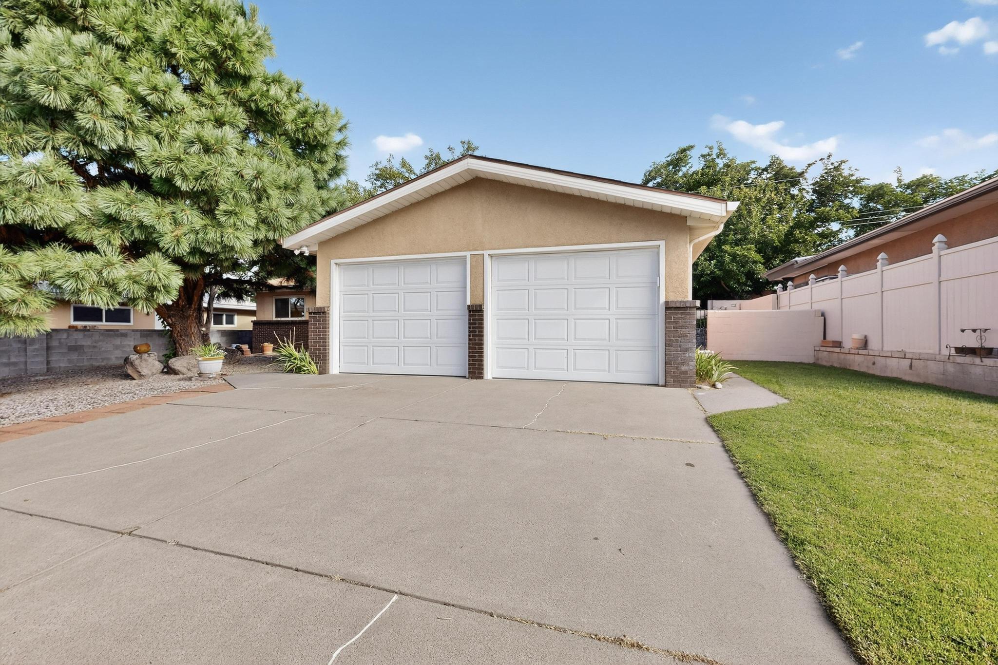 11525 Morenci Avenue NE