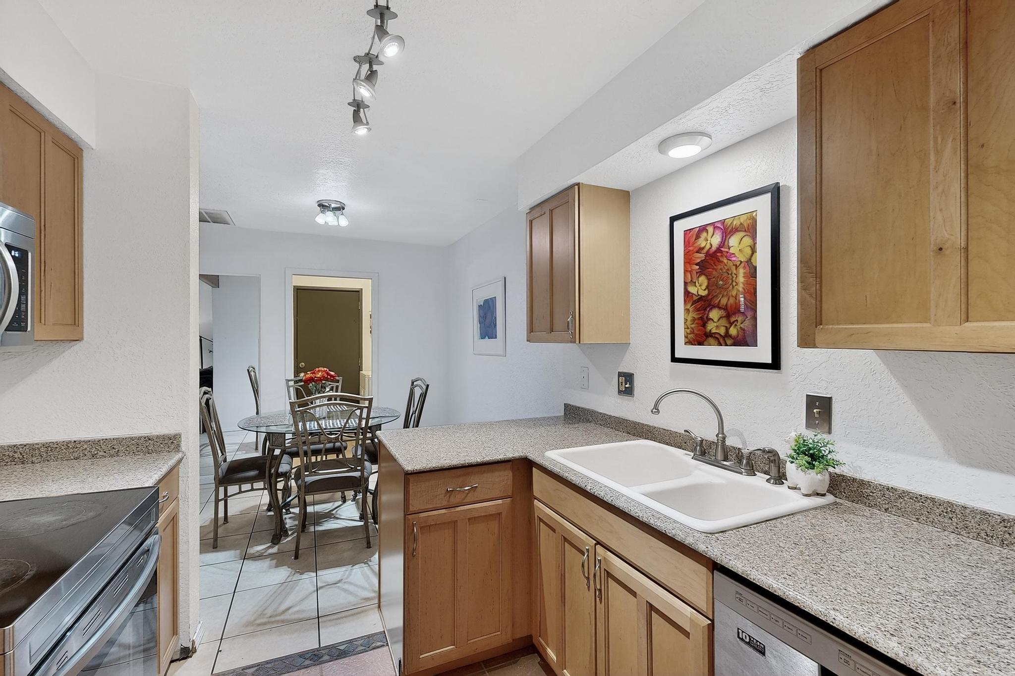 2900 Vista Del Rey NE 1-B