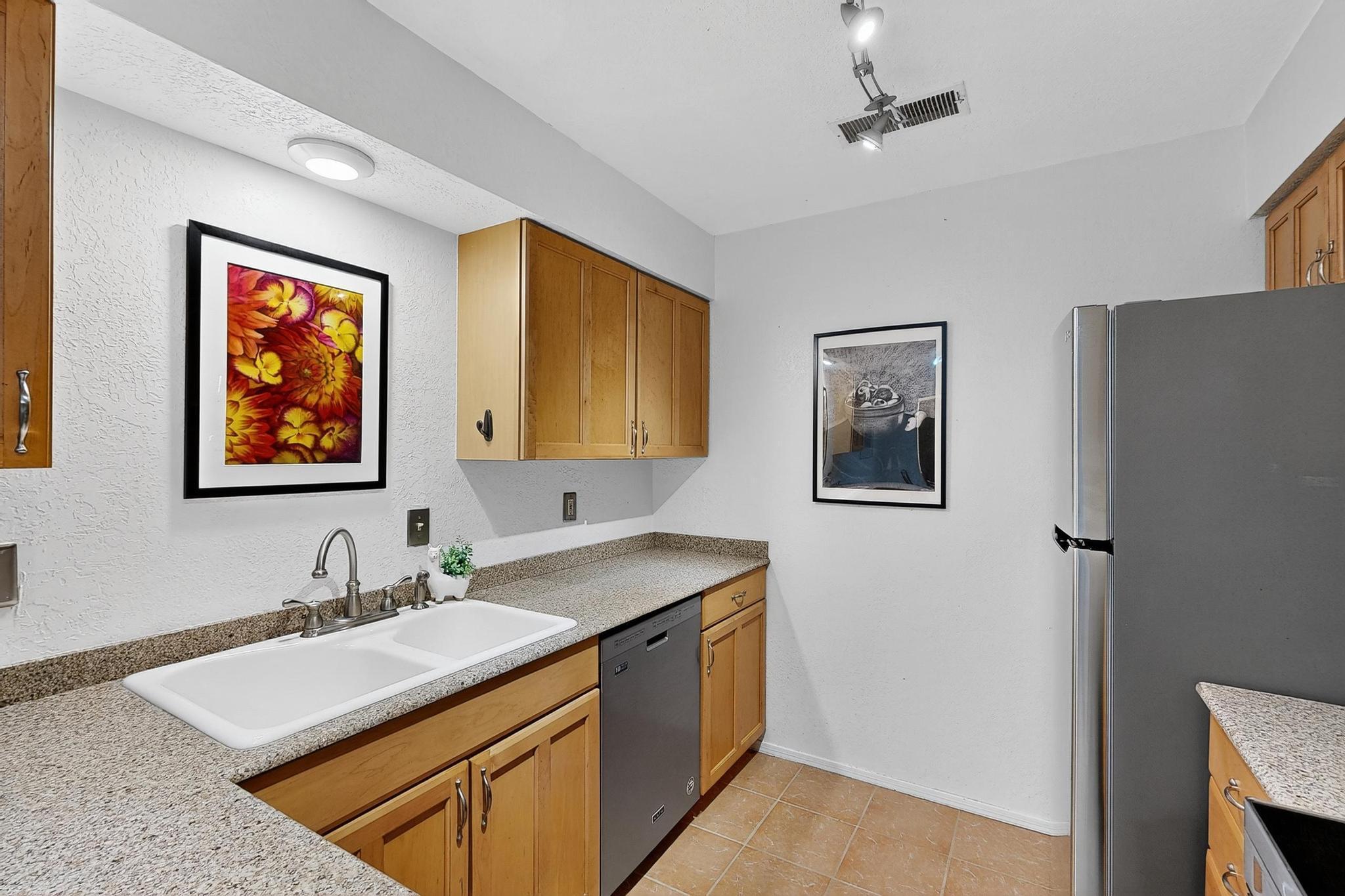 2900 Vista Del Rey NE 1-B