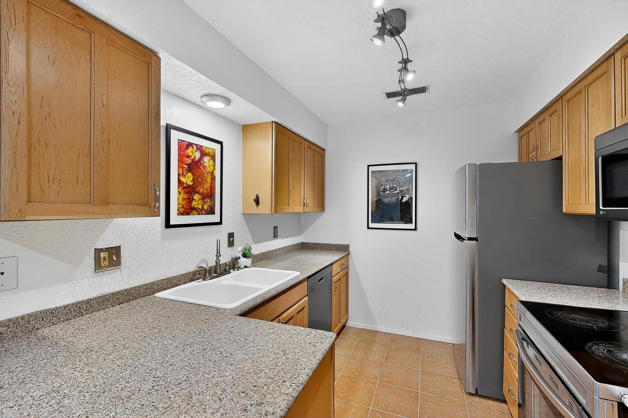 2900 Vista Del Rey NE 1-B