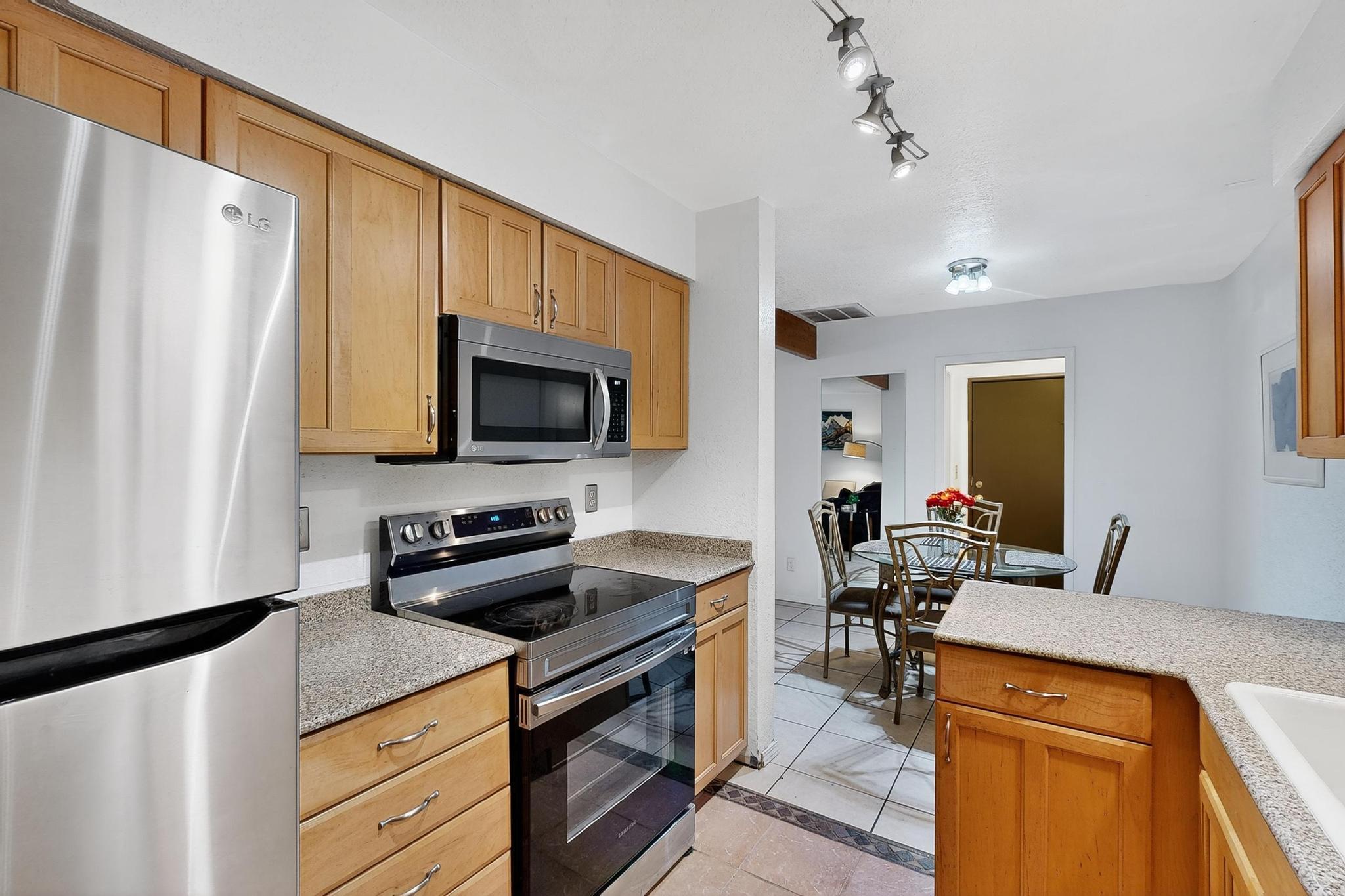 2900 Vista Del Rey NE 1-B