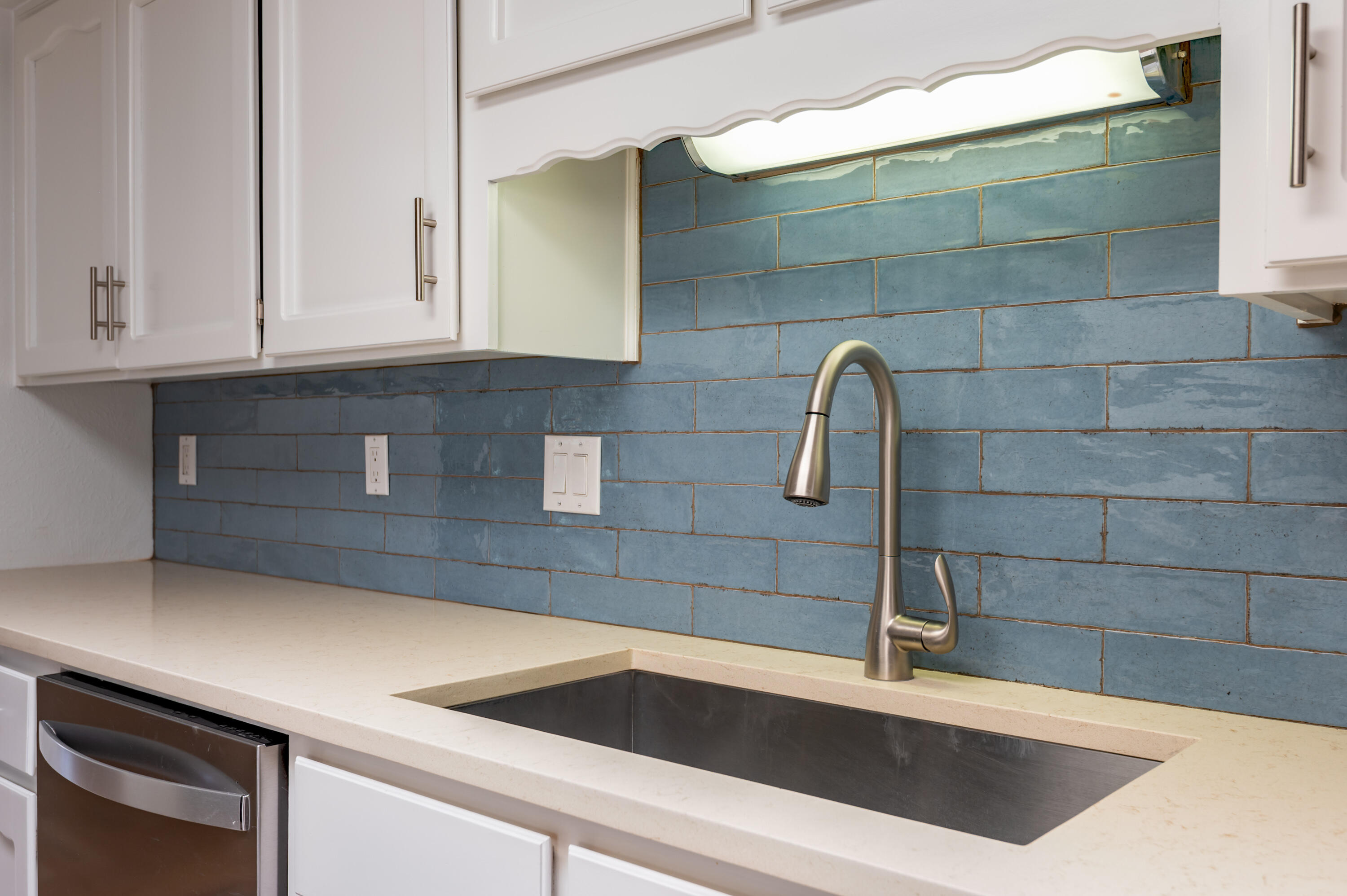 5504 COMPADRE Court NE