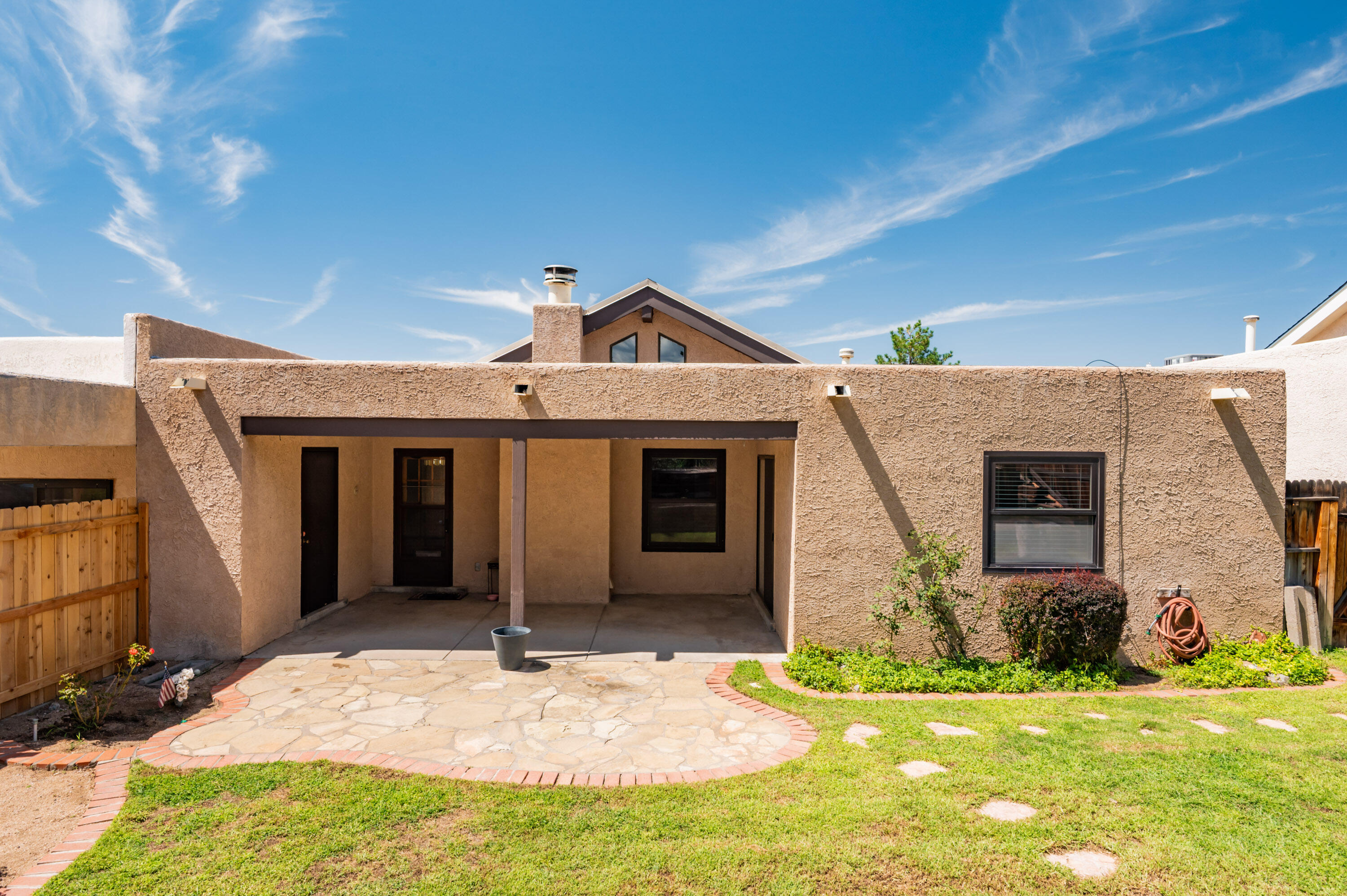 5504 COMPADRE Court NE