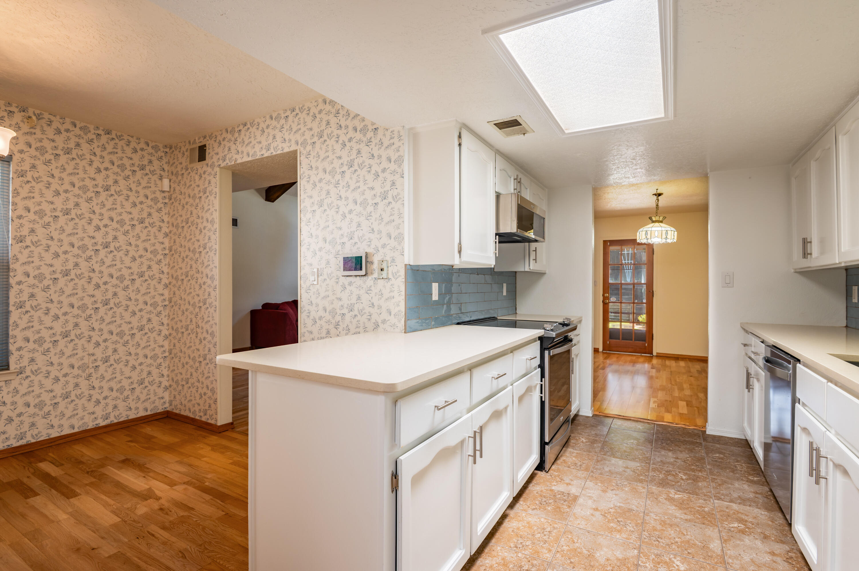 5504 COMPADRE Court NE