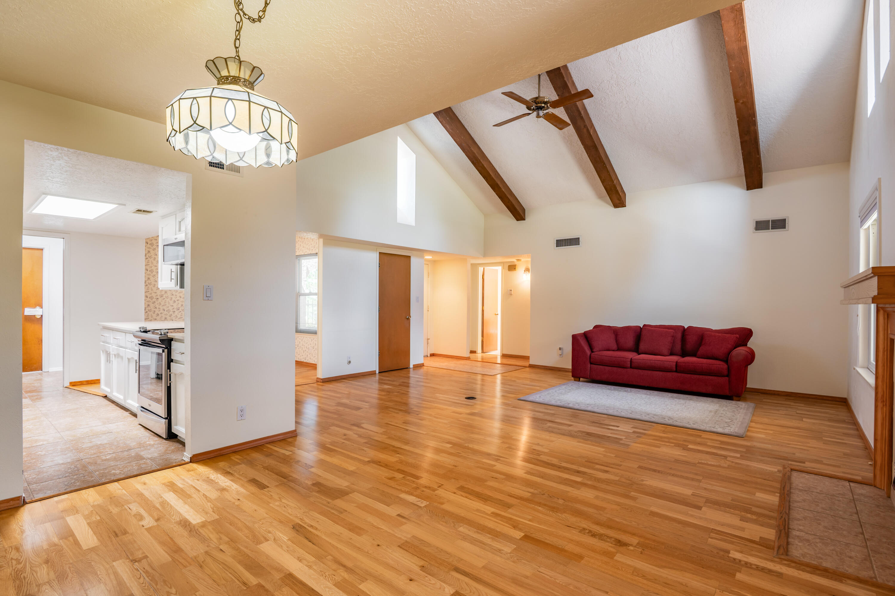 5504 COMPADRE Court NE