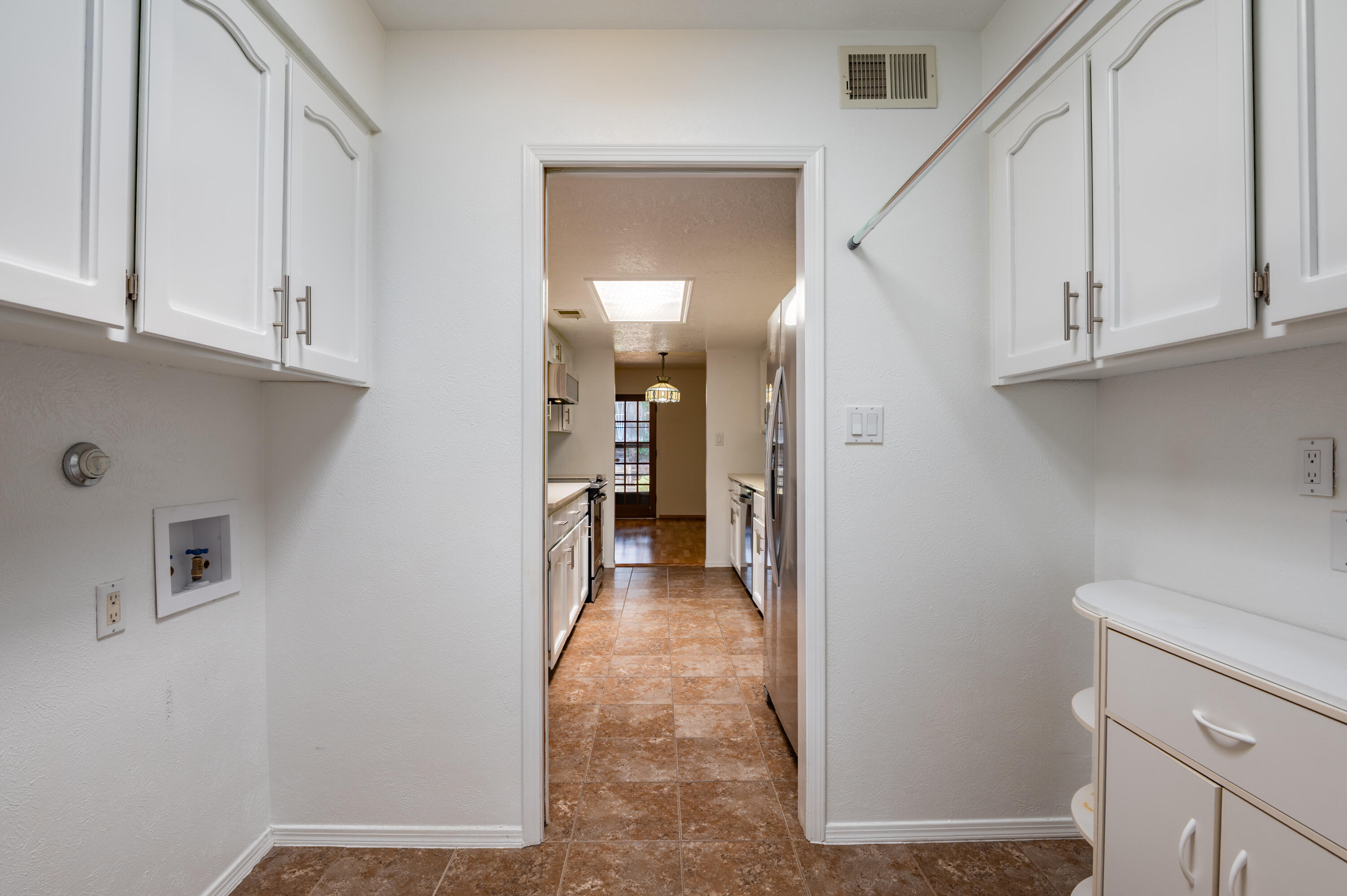 5504 COMPADRE Court NE