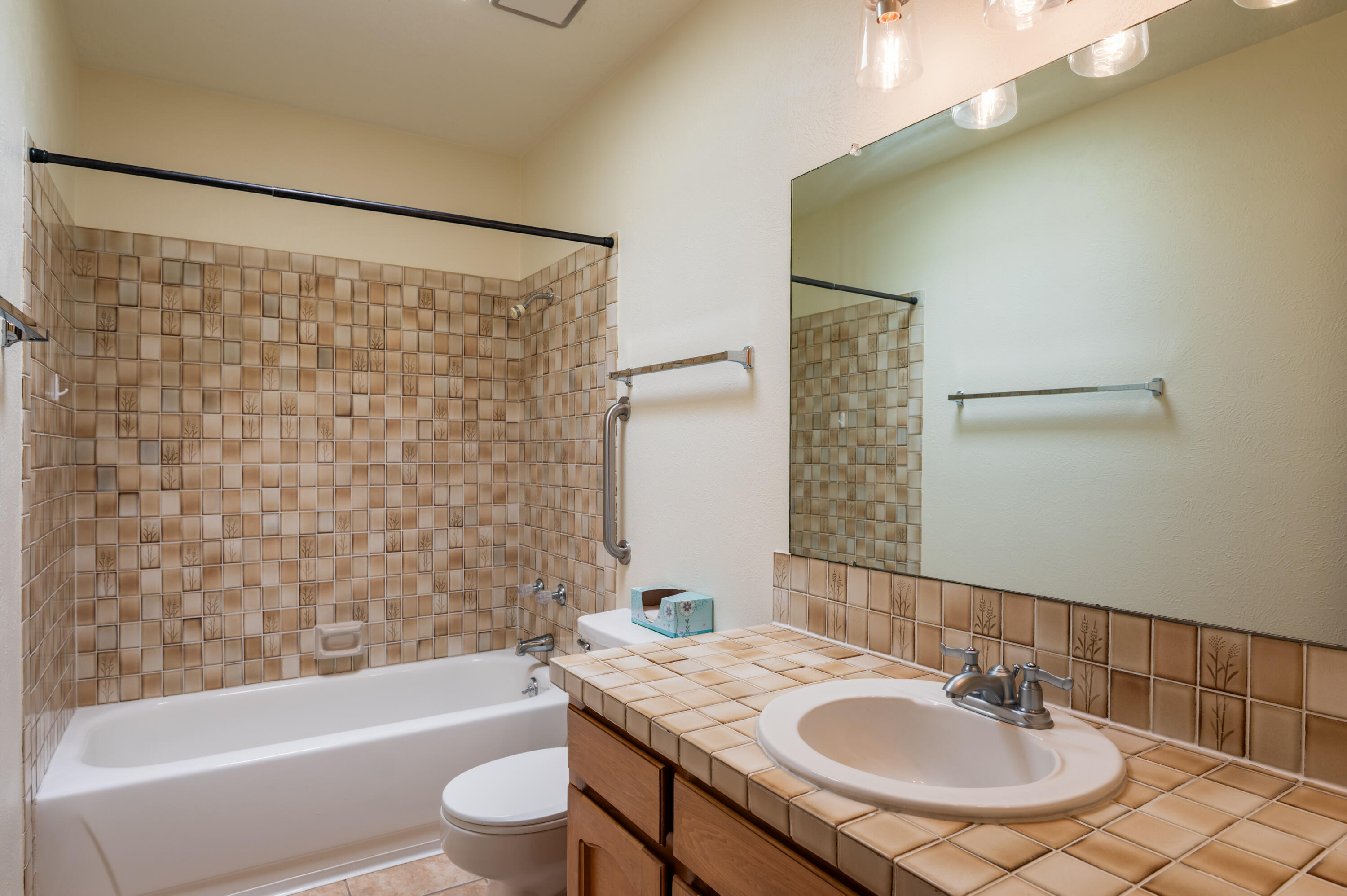 5504 COMPADRE Court NE