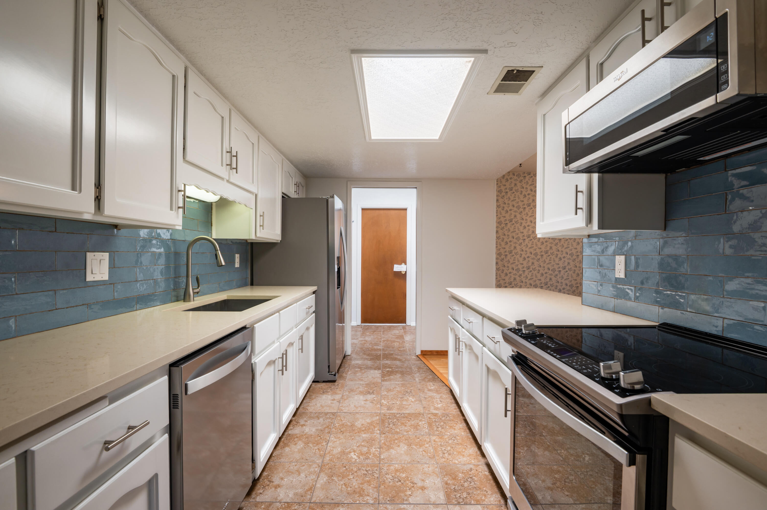 5504 COMPADRE Court NE