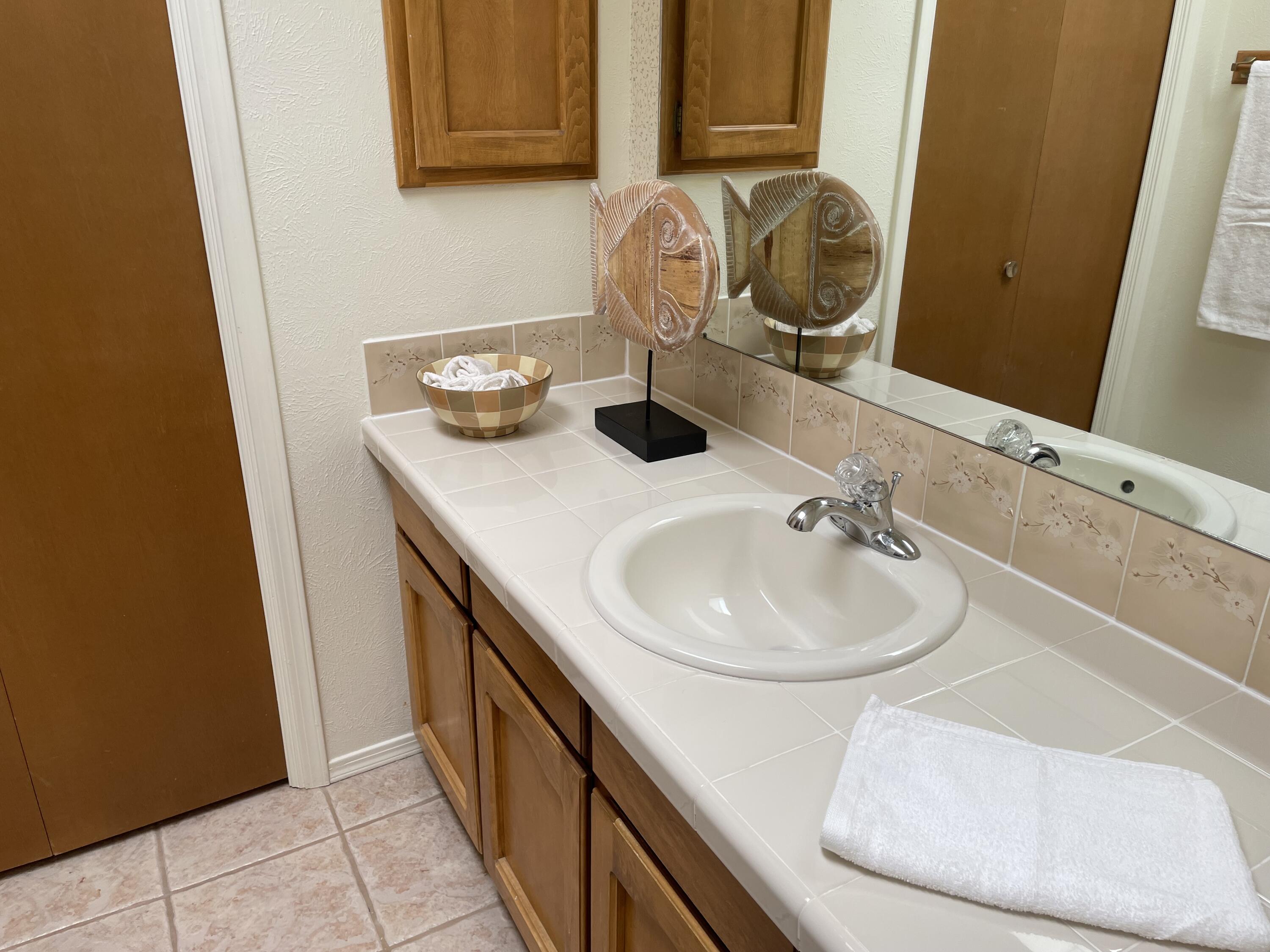 5504 COMPADRE Court NE