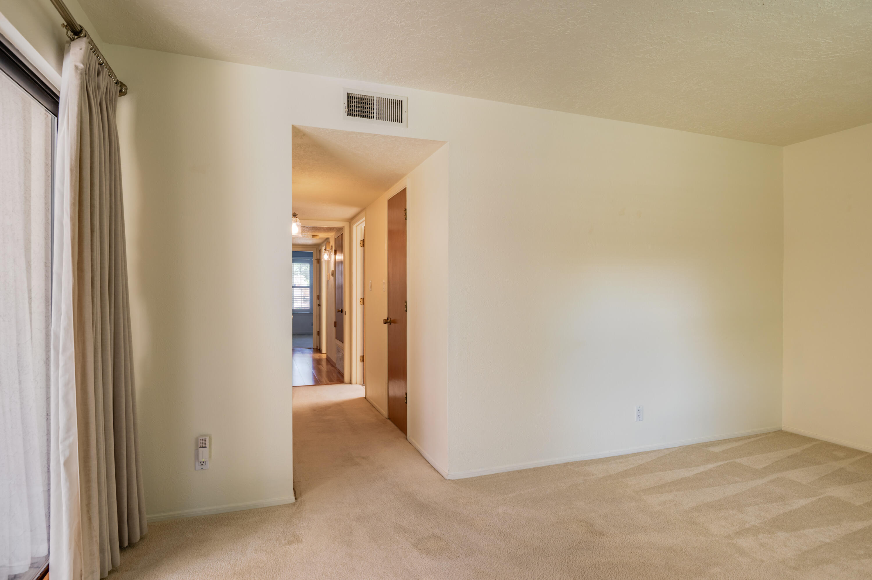 5504 COMPADRE Court NE