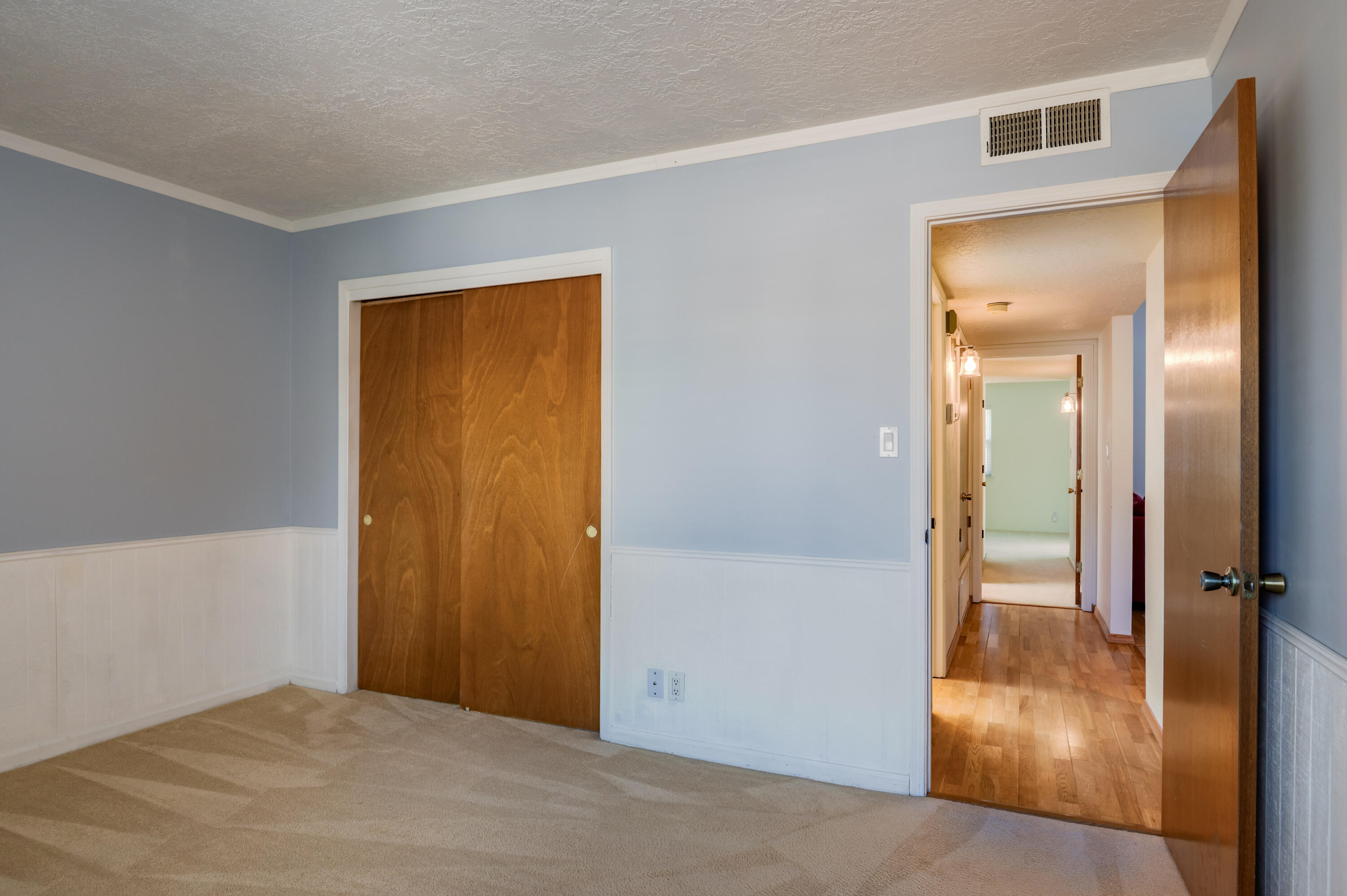 5504 COMPADRE Court NE