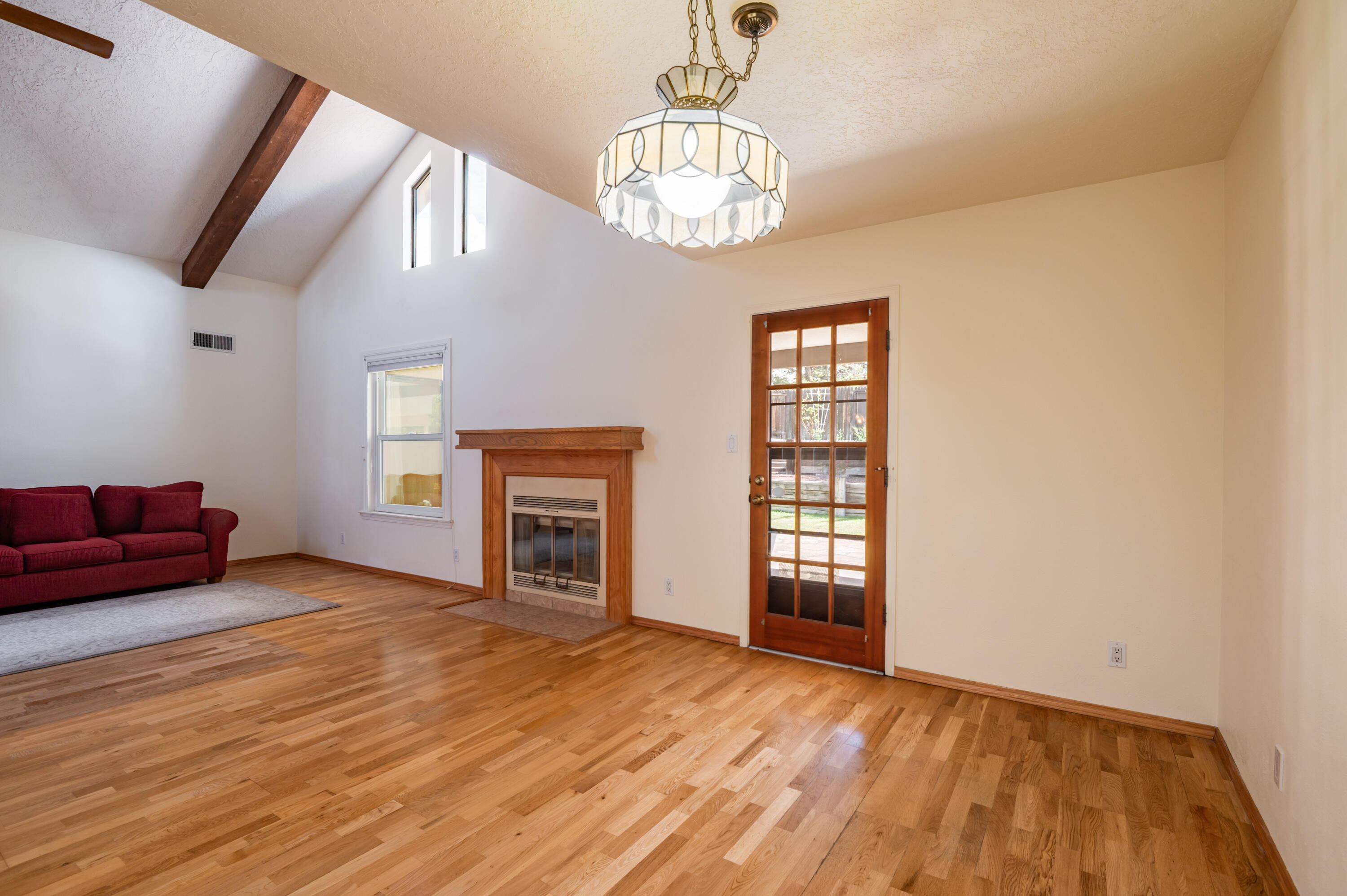 5504 COMPADRE Court NE