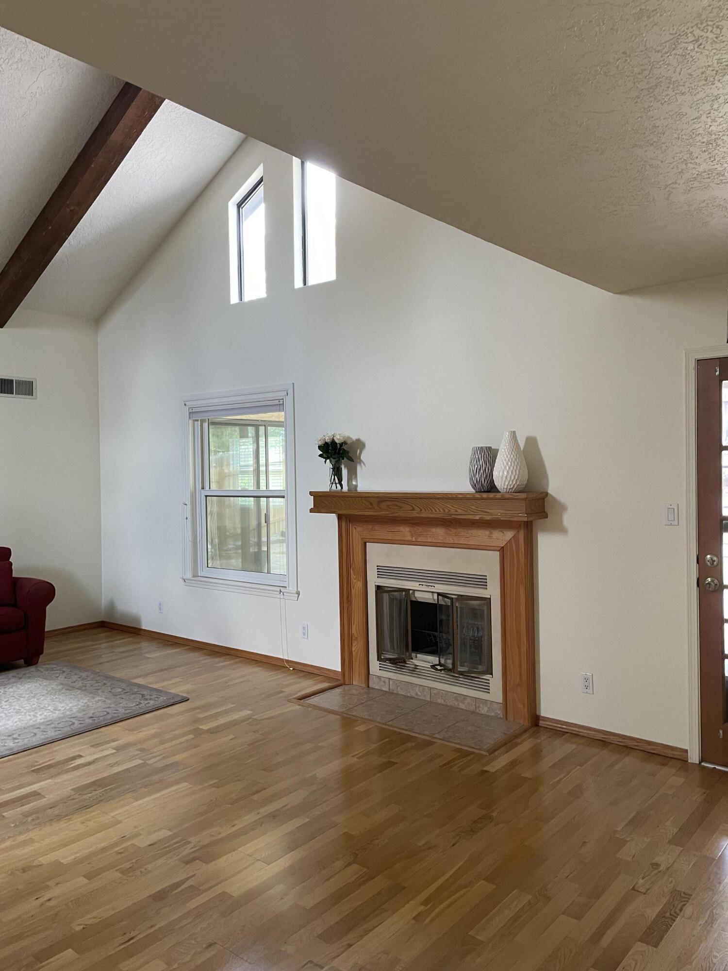 5504 COMPADRE Court NE