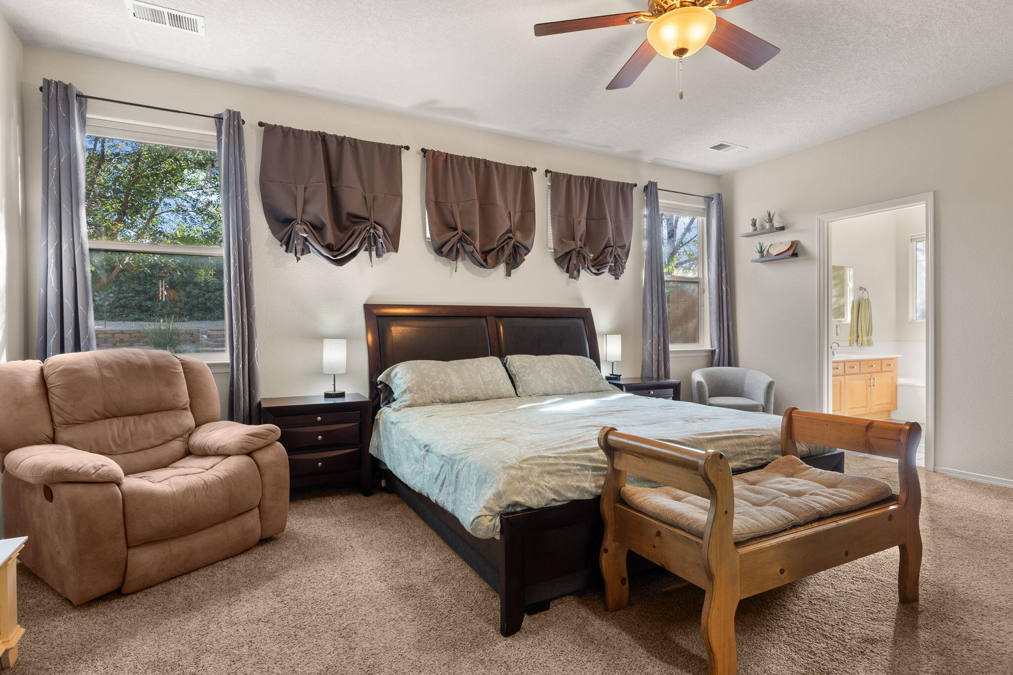 4976 NIGHT HAWK Drive NE