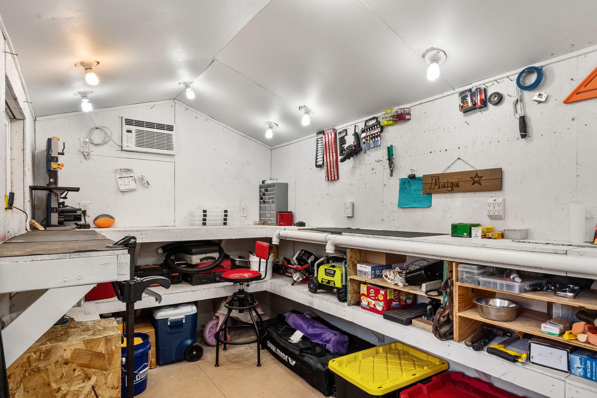 4976 NIGHT HAWK Drive NE