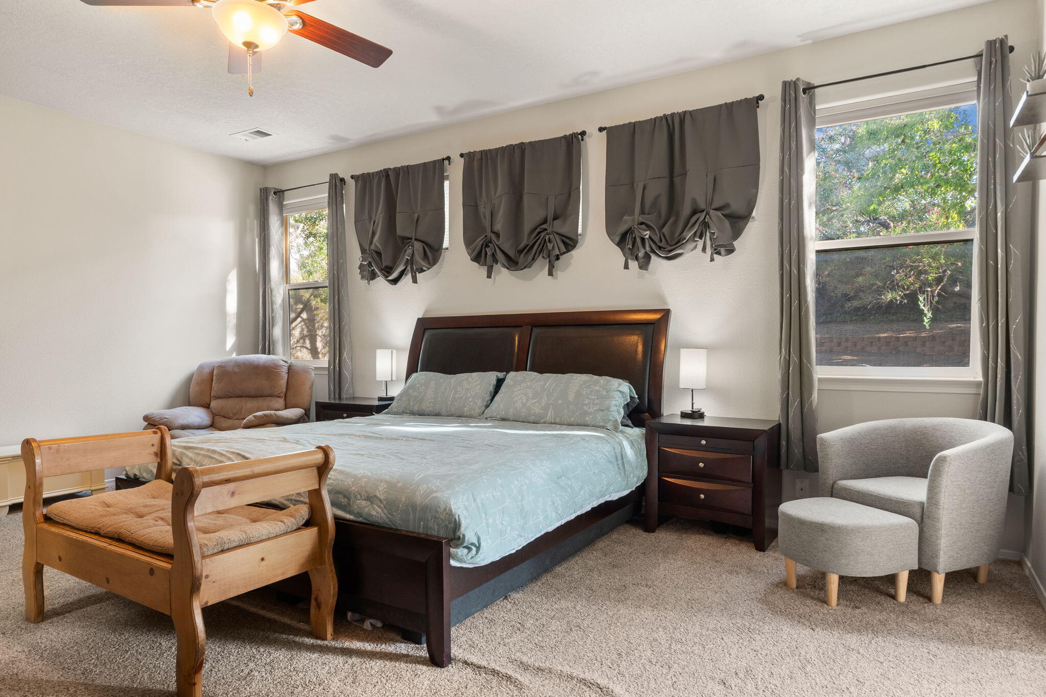 4976 NIGHT HAWK Drive NE