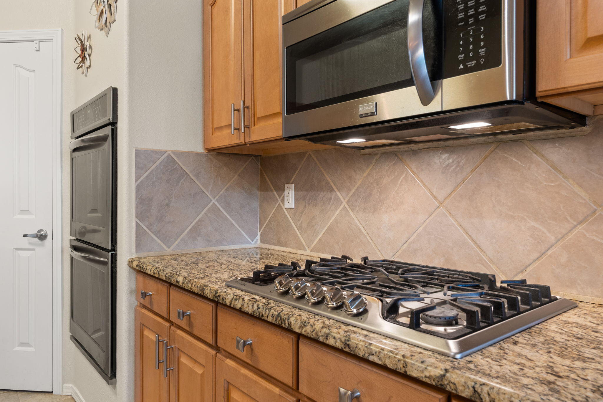 4976 NIGHT HAWK Drive NE