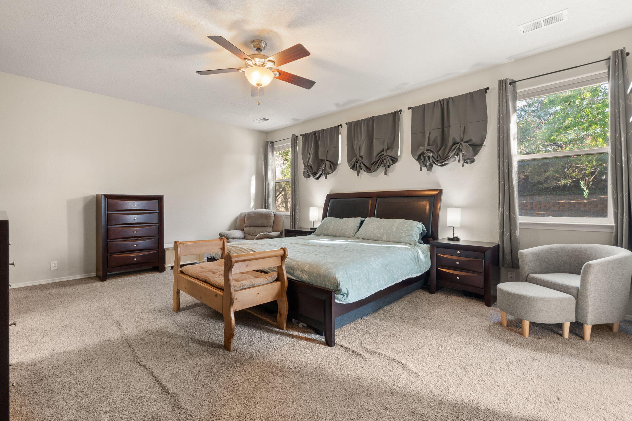 4976 NIGHT HAWK Drive NE