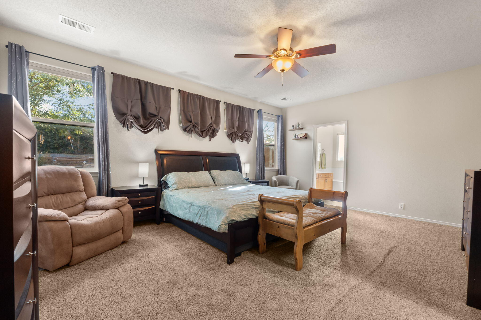 4976 NIGHT HAWK Drive NE