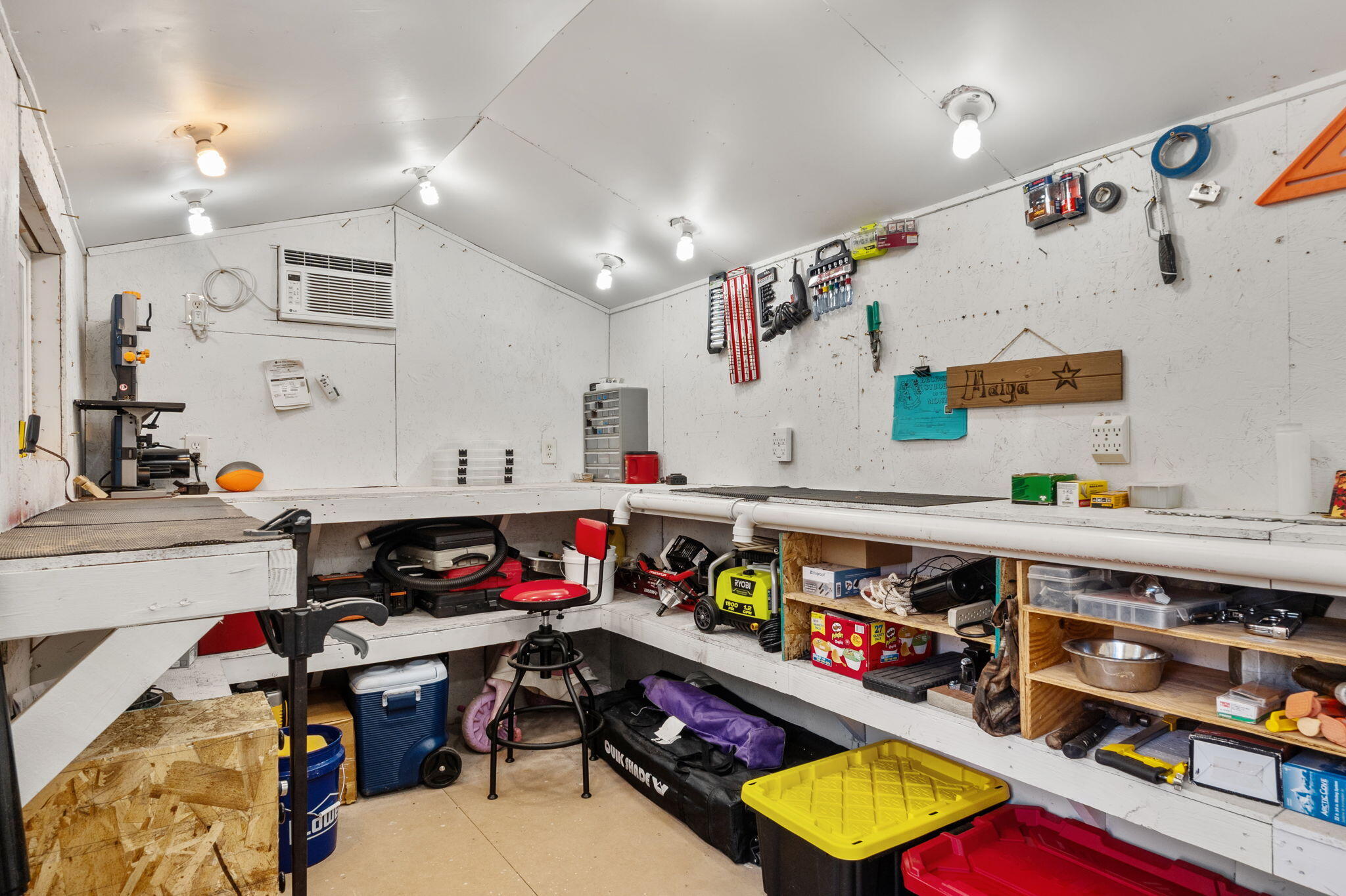 4976 NIGHT HAWK Drive NE