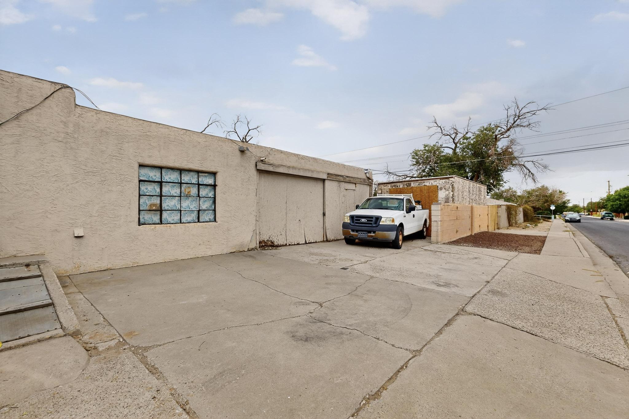 601 PALOMAS Drive SE