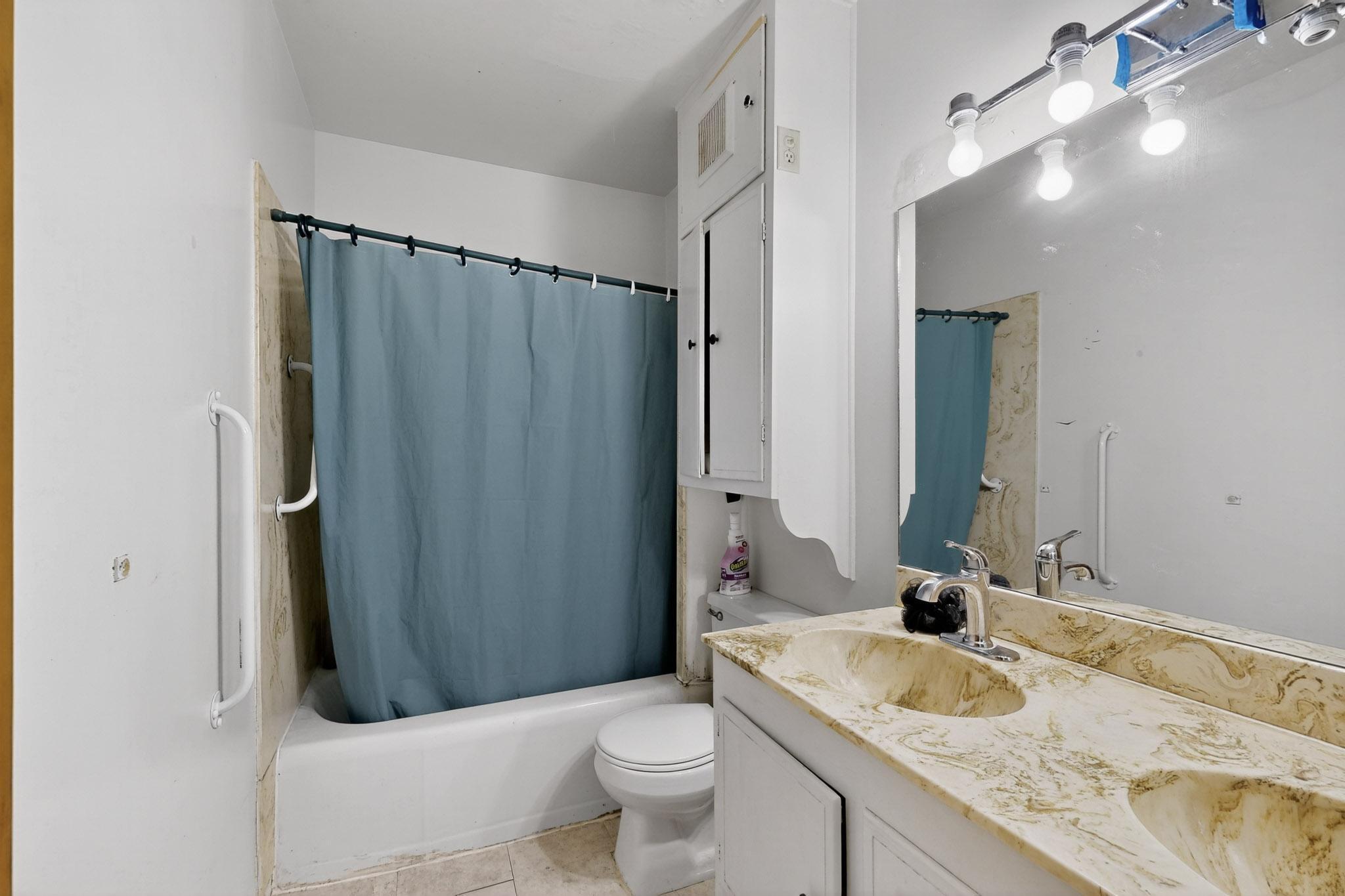 601 PALOMAS Drive SE