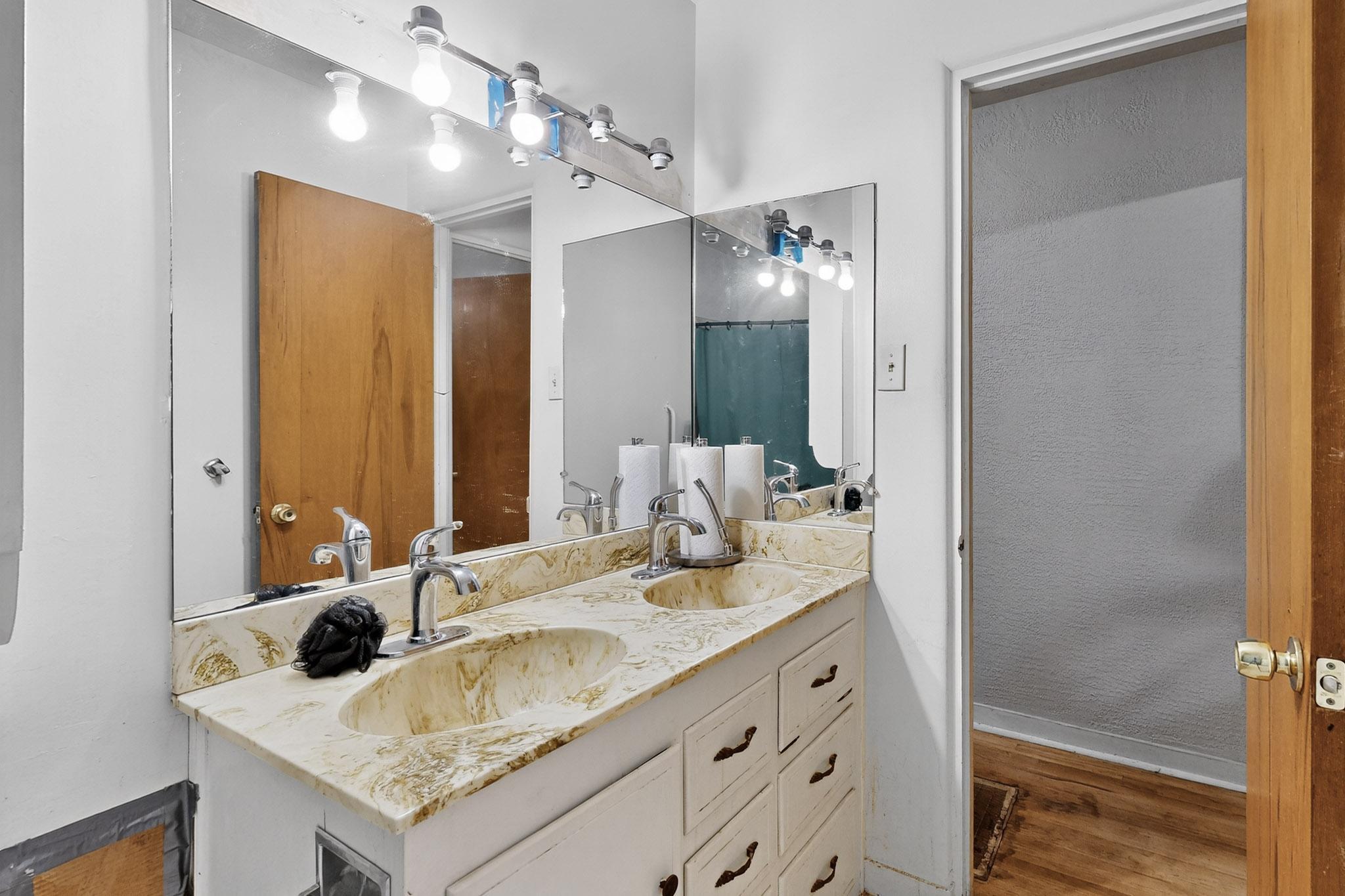 601 PALOMAS Drive SE