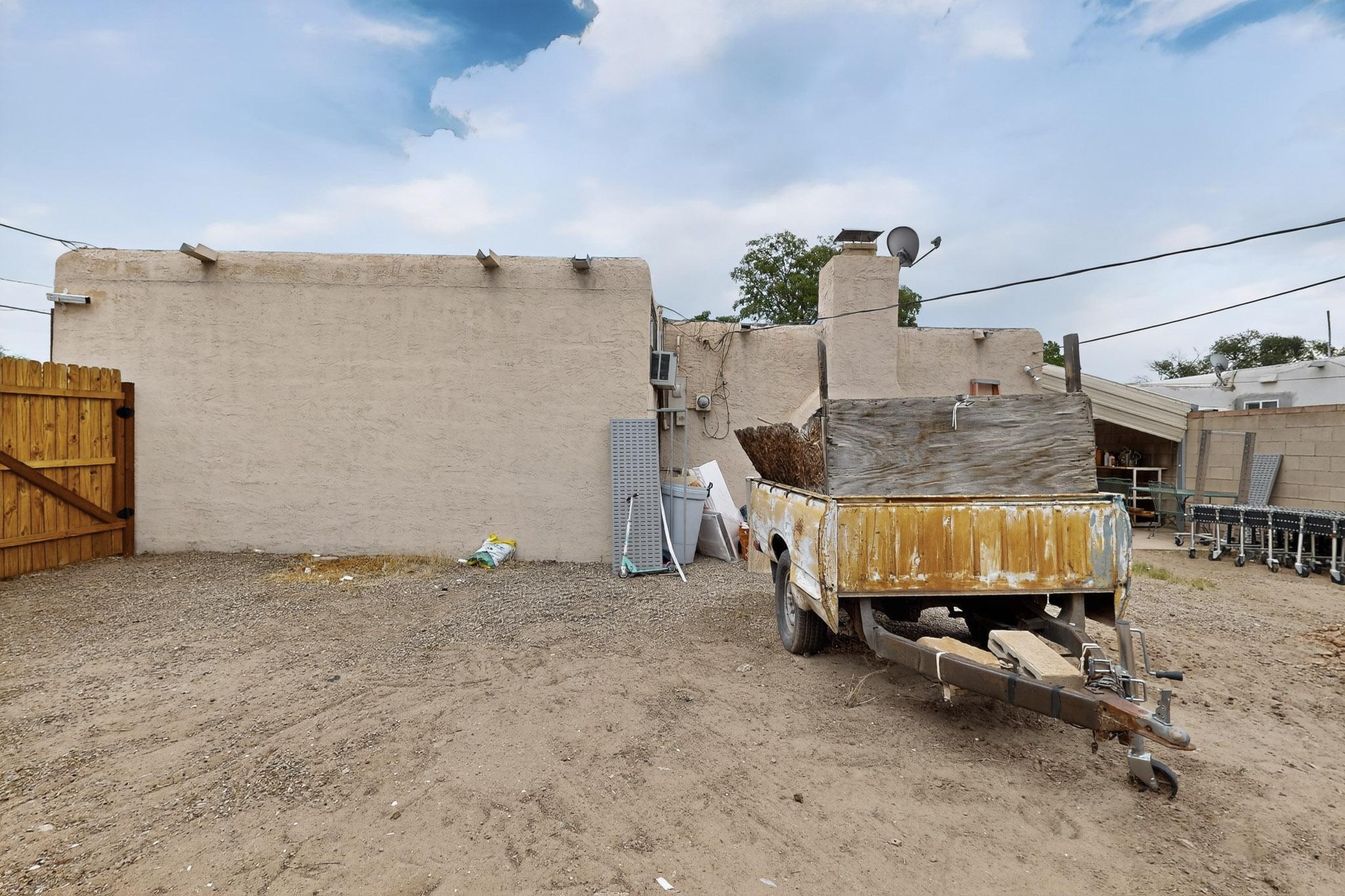 601 PALOMAS Drive SE