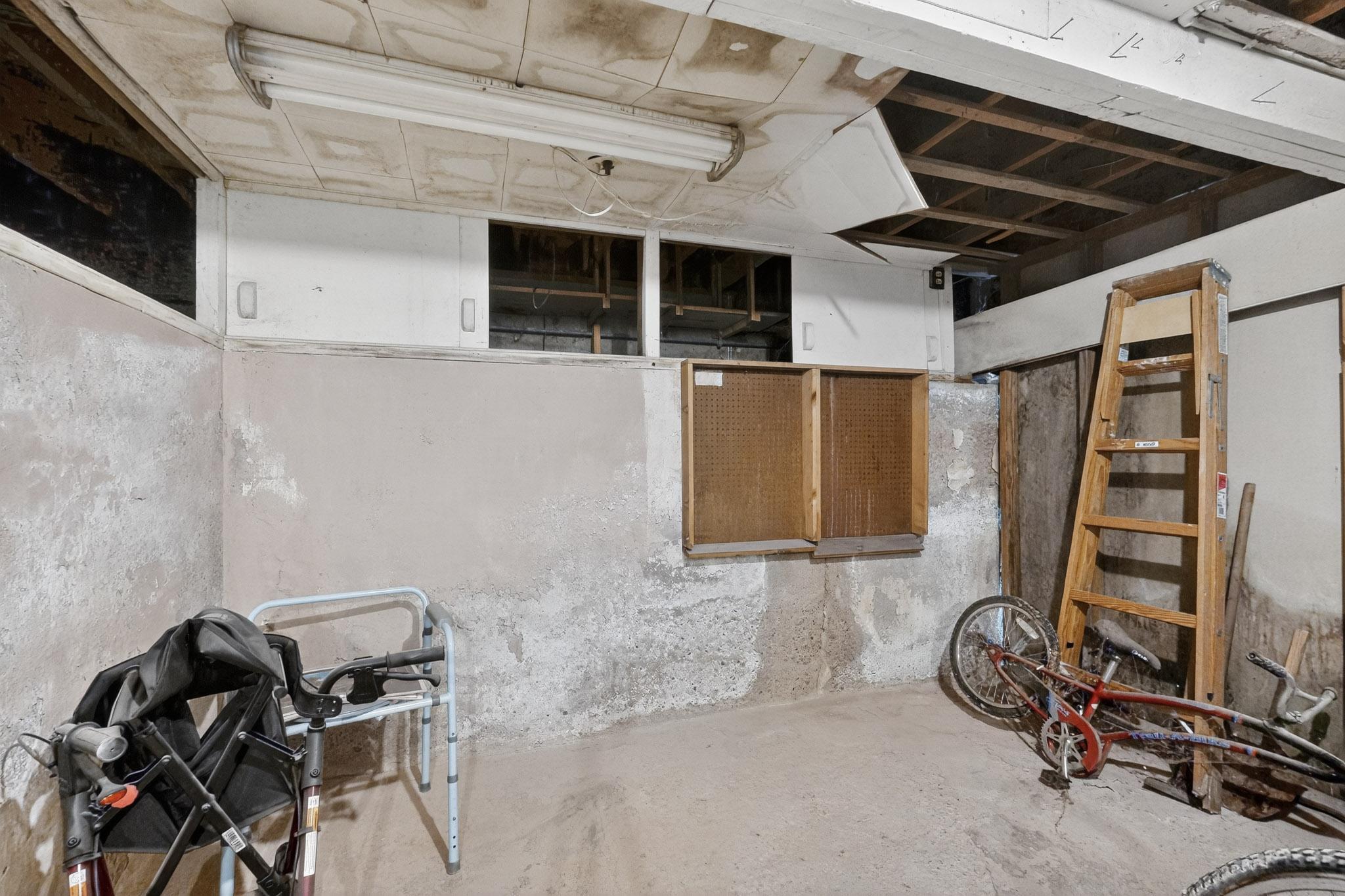 601 PALOMAS Drive SE