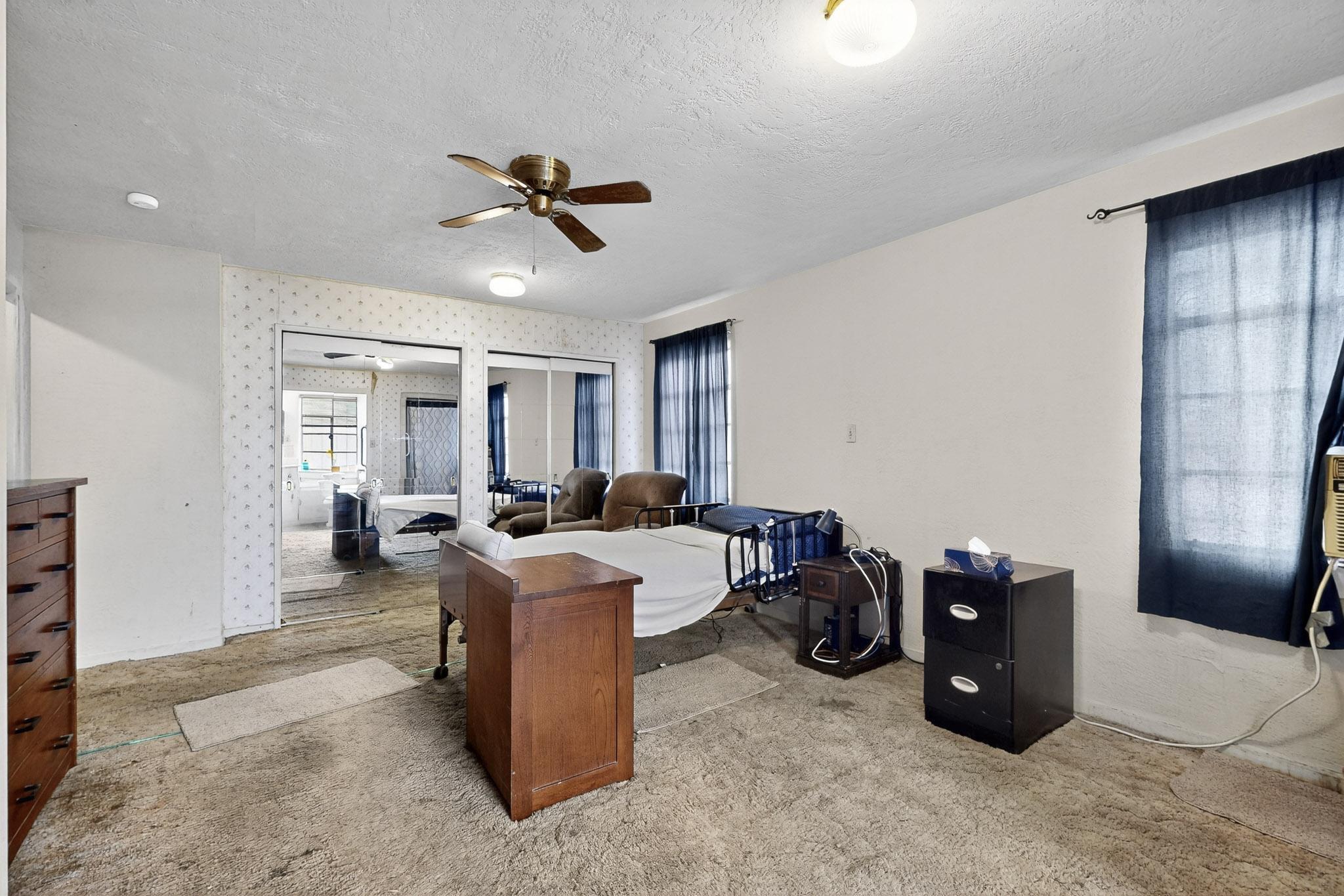 601 PALOMAS Drive SE