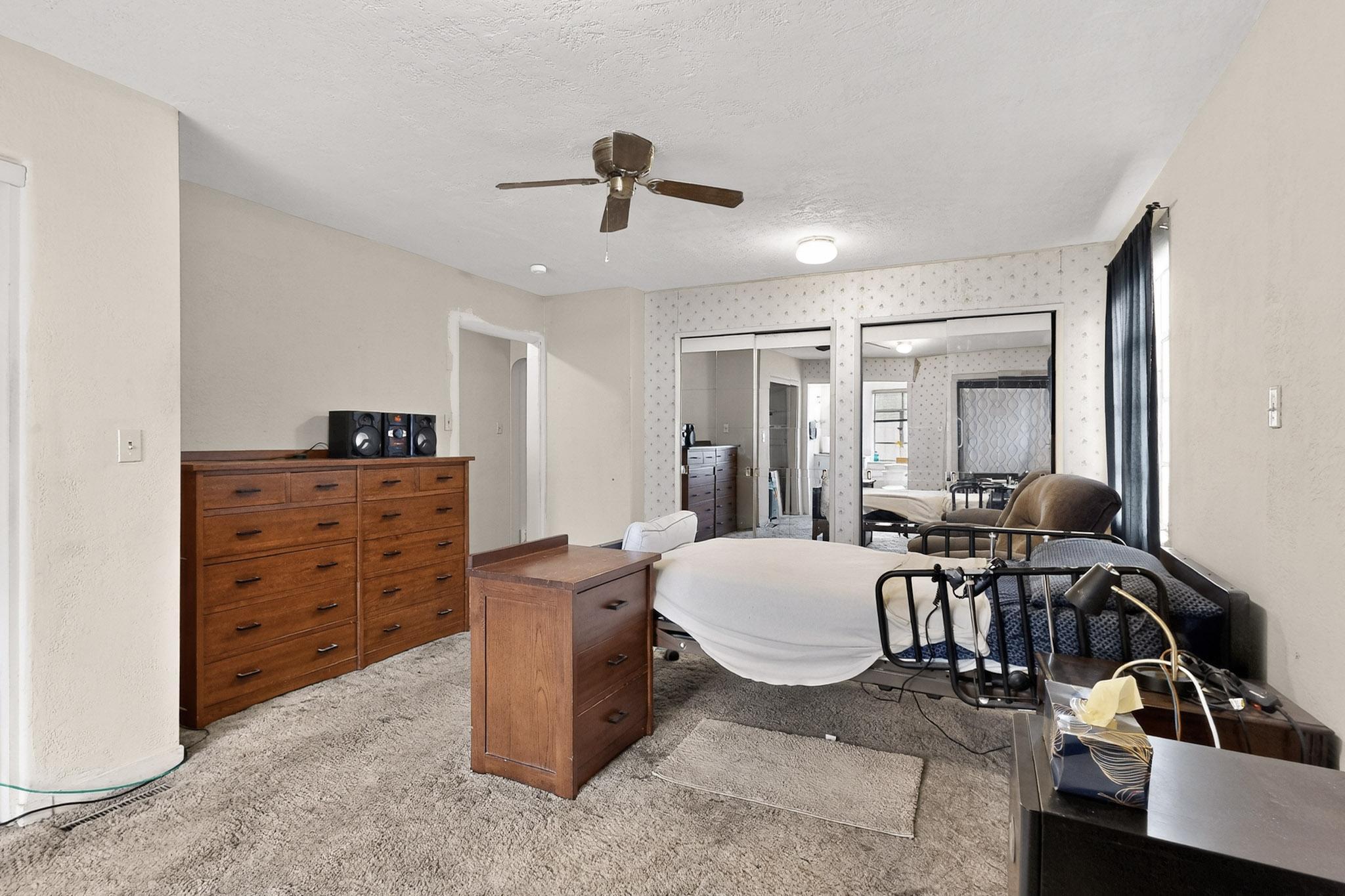 601 PALOMAS Drive SE