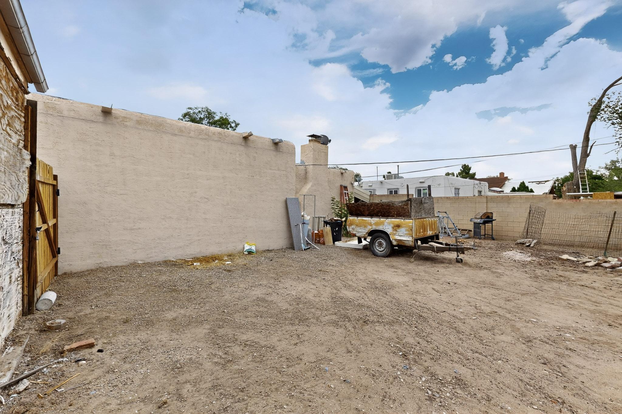 601 PALOMAS Drive SE