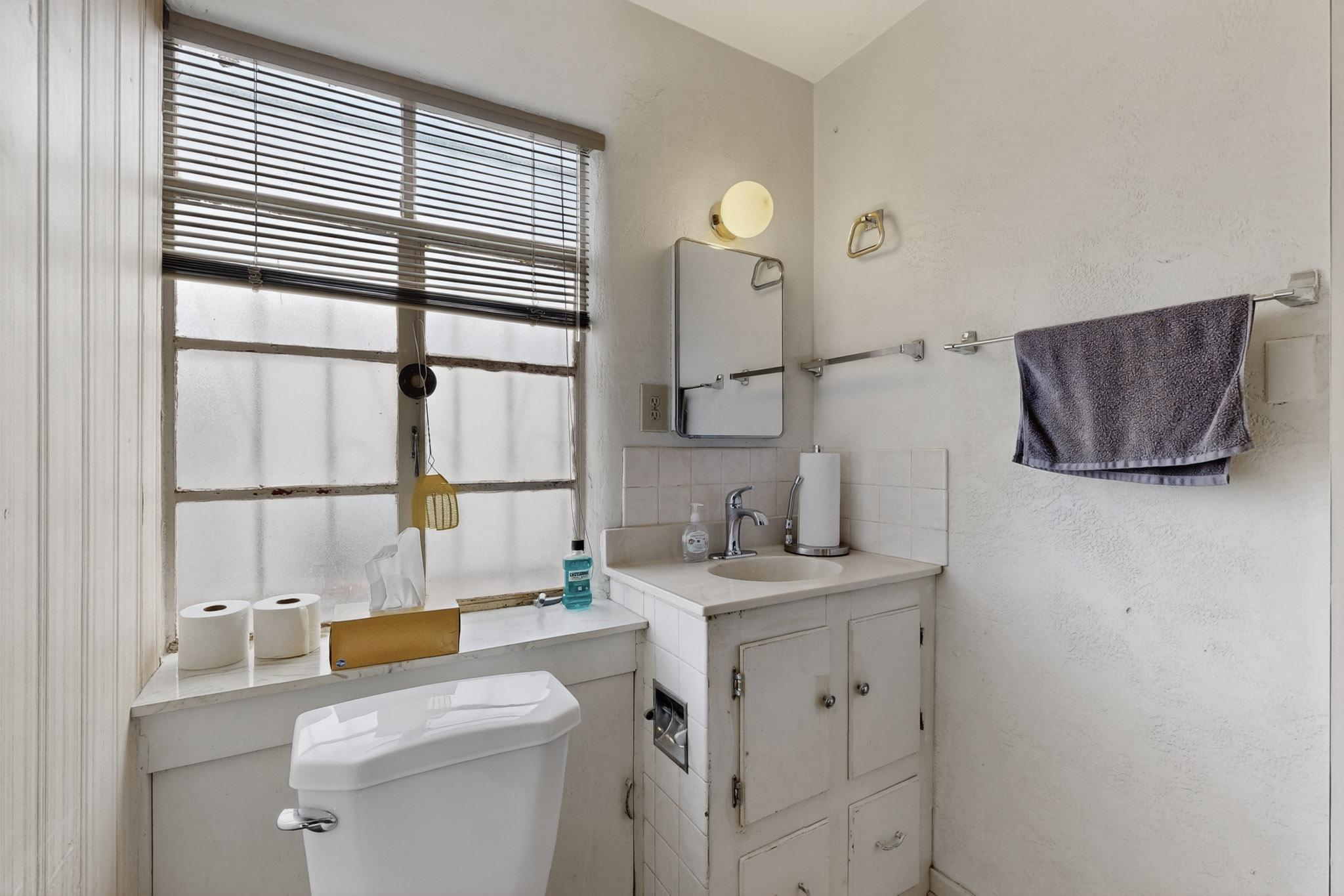 601 PALOMAS Drive SE