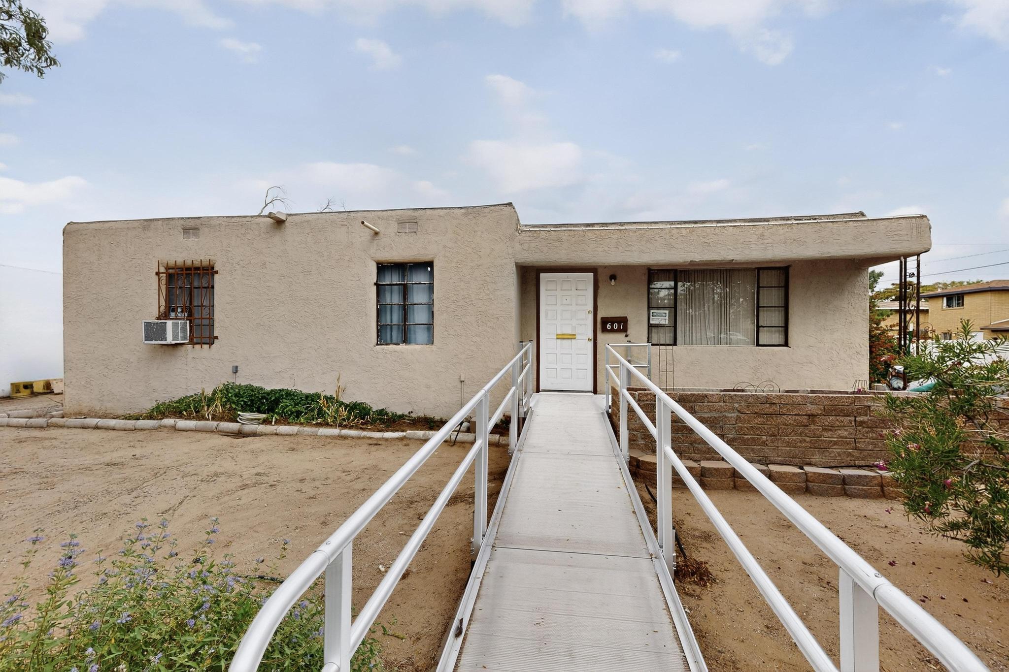 601 PALOMAS Drive SE