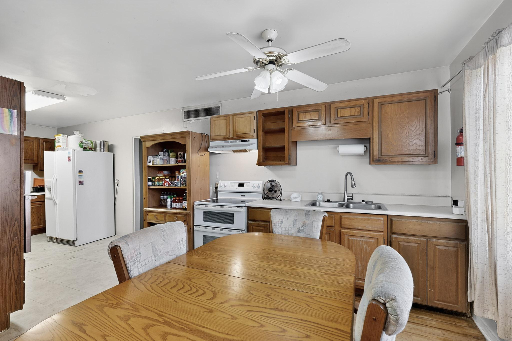 601 PALOMAS Drive SE