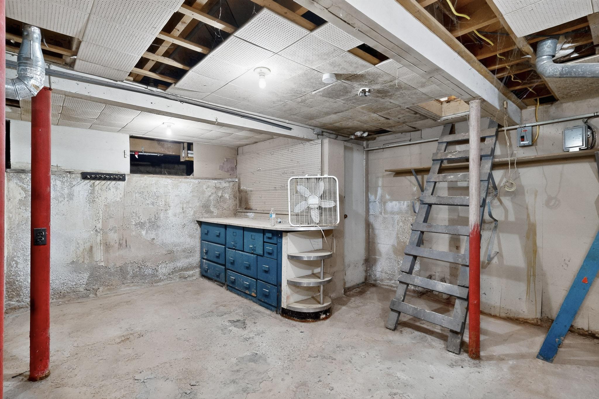 601 PALOMAS Drive SE