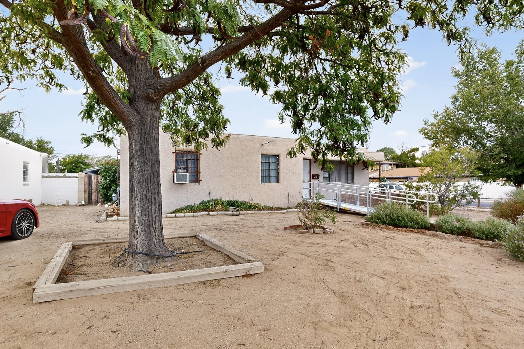 601 PALOMAS Drive SE