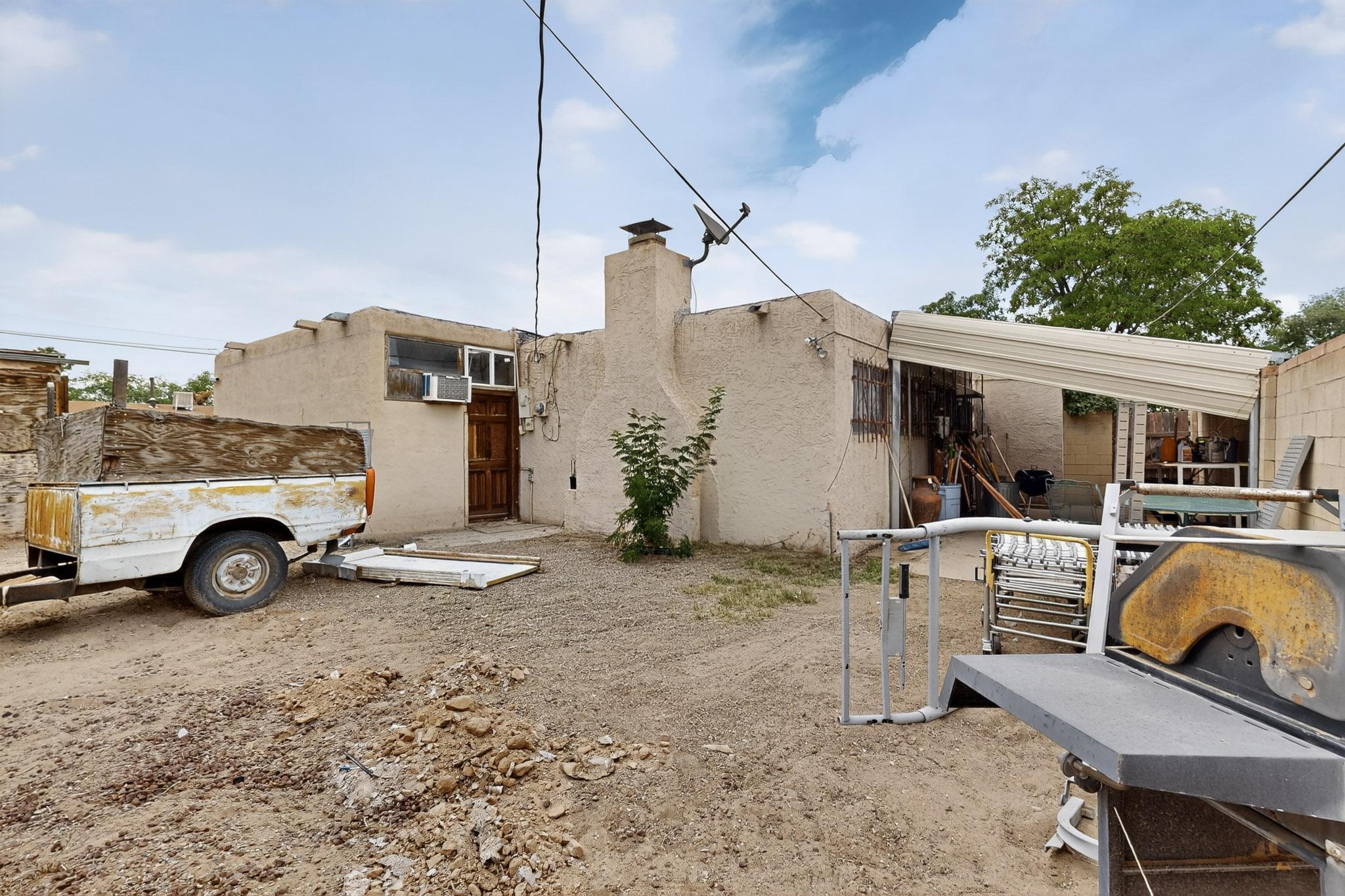 601 PALOMAS Drive SE