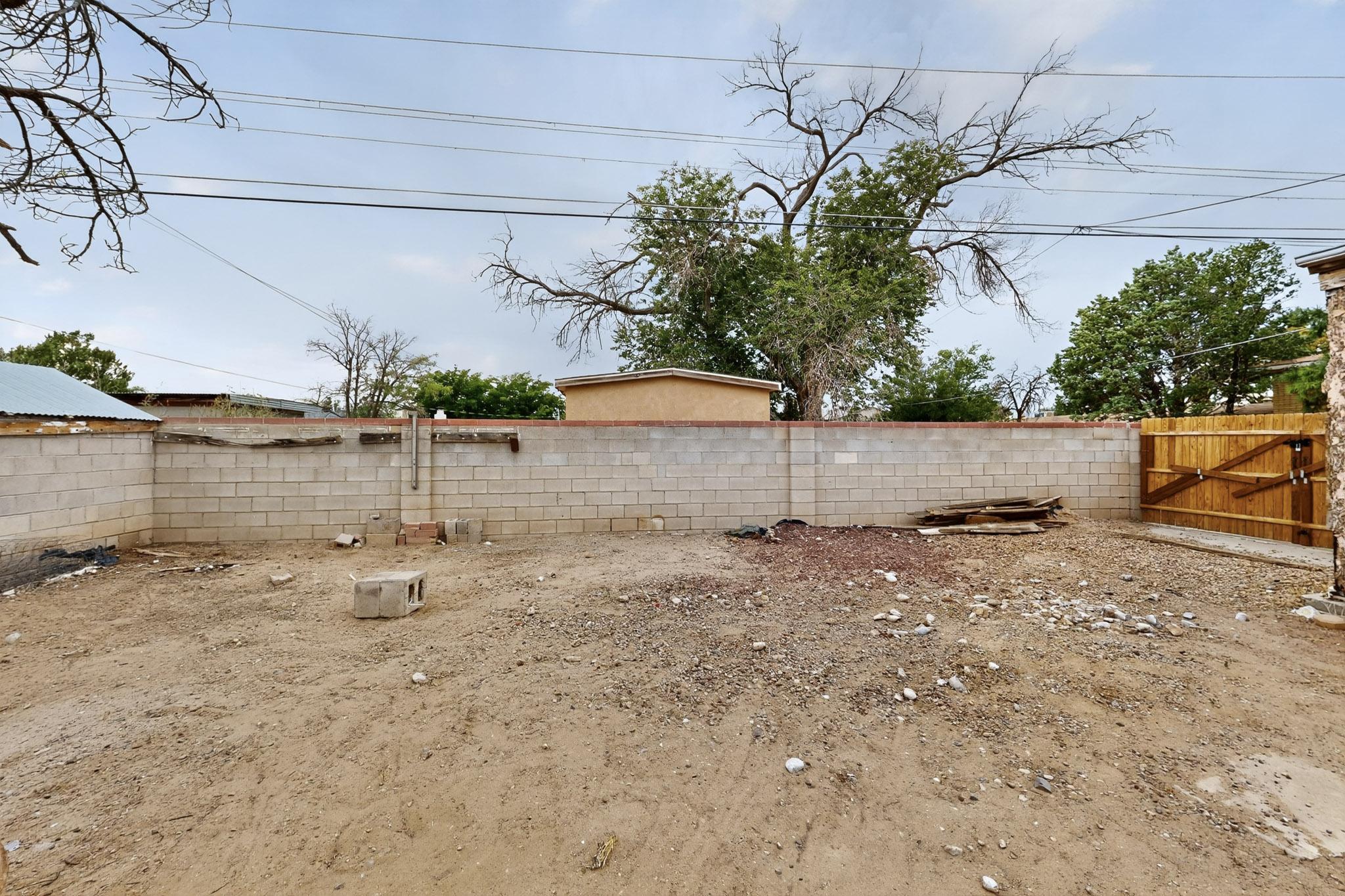 601 PALOMAS Drive SE