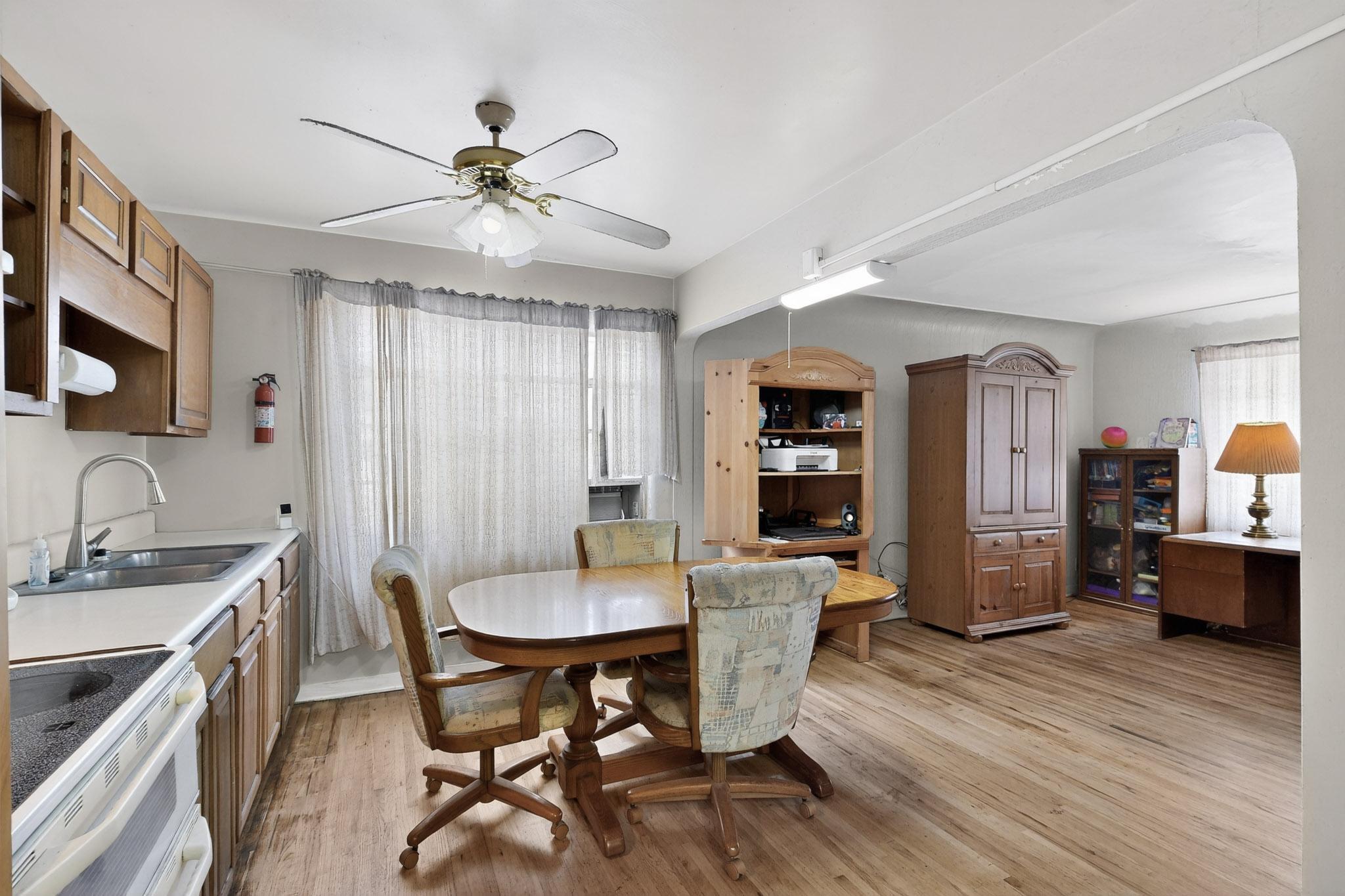 601 PALOMAS Drive SE