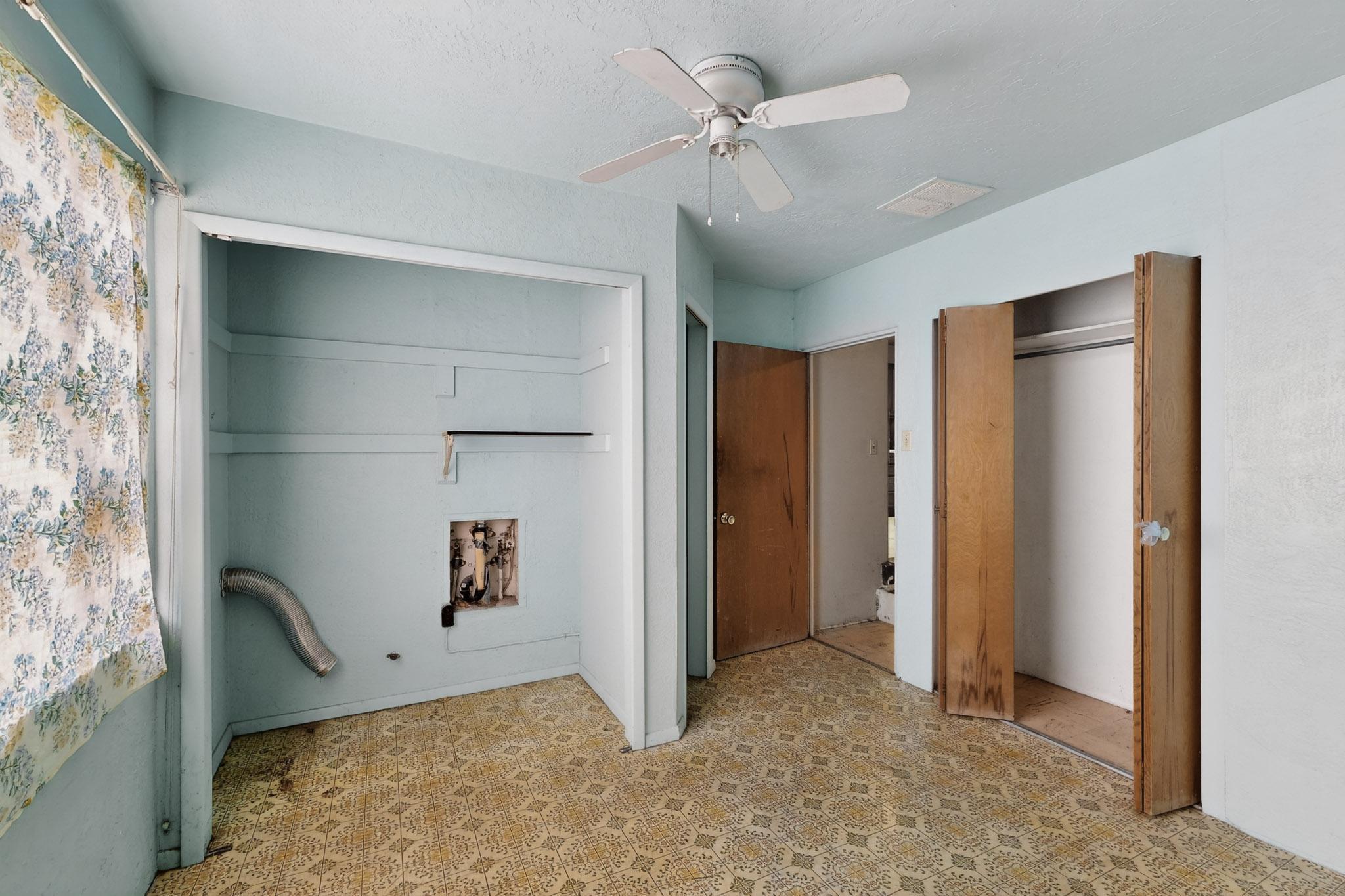 601 PALOMAS Drive SE