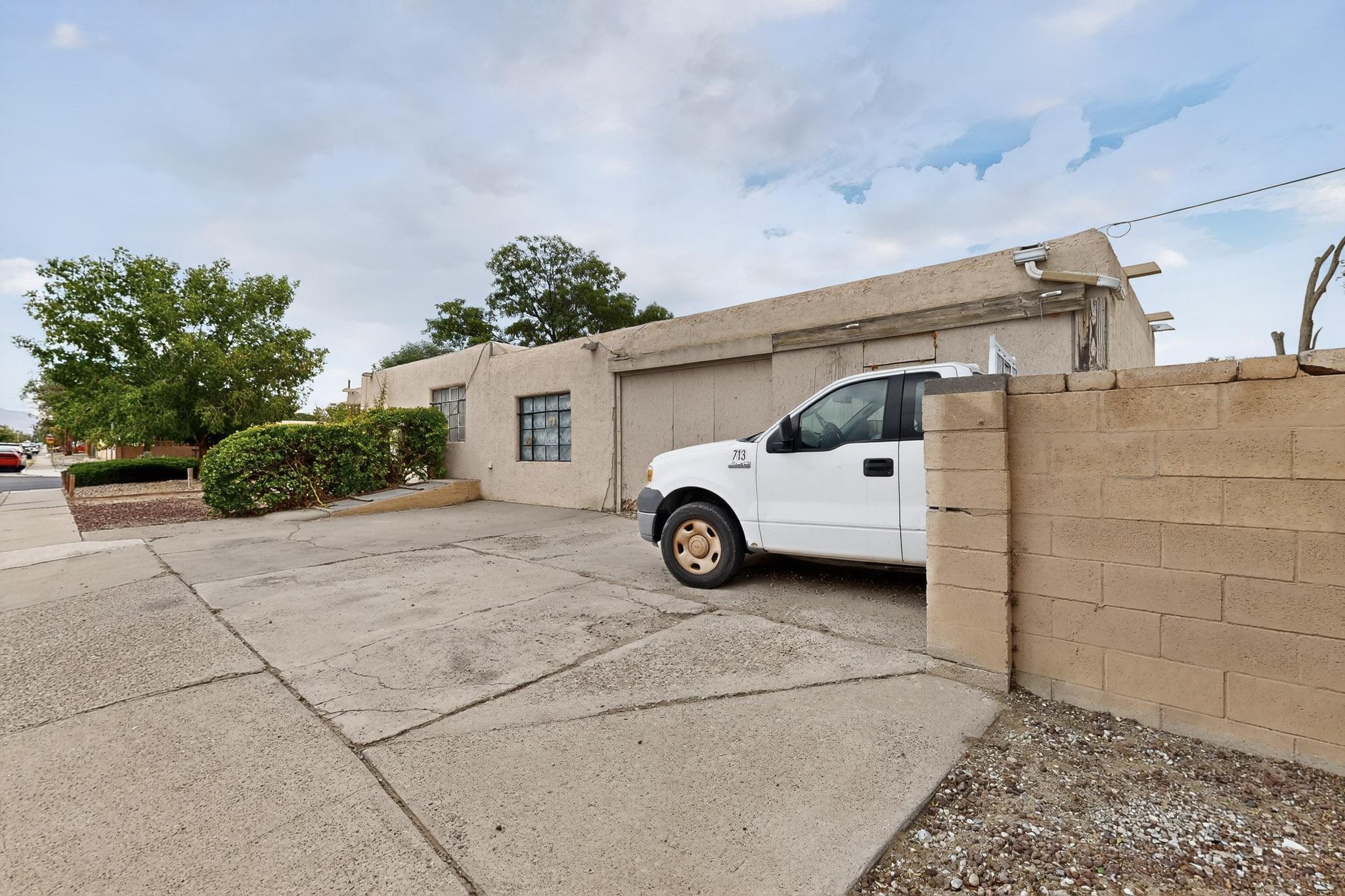 601 PALOMAS Drive SE