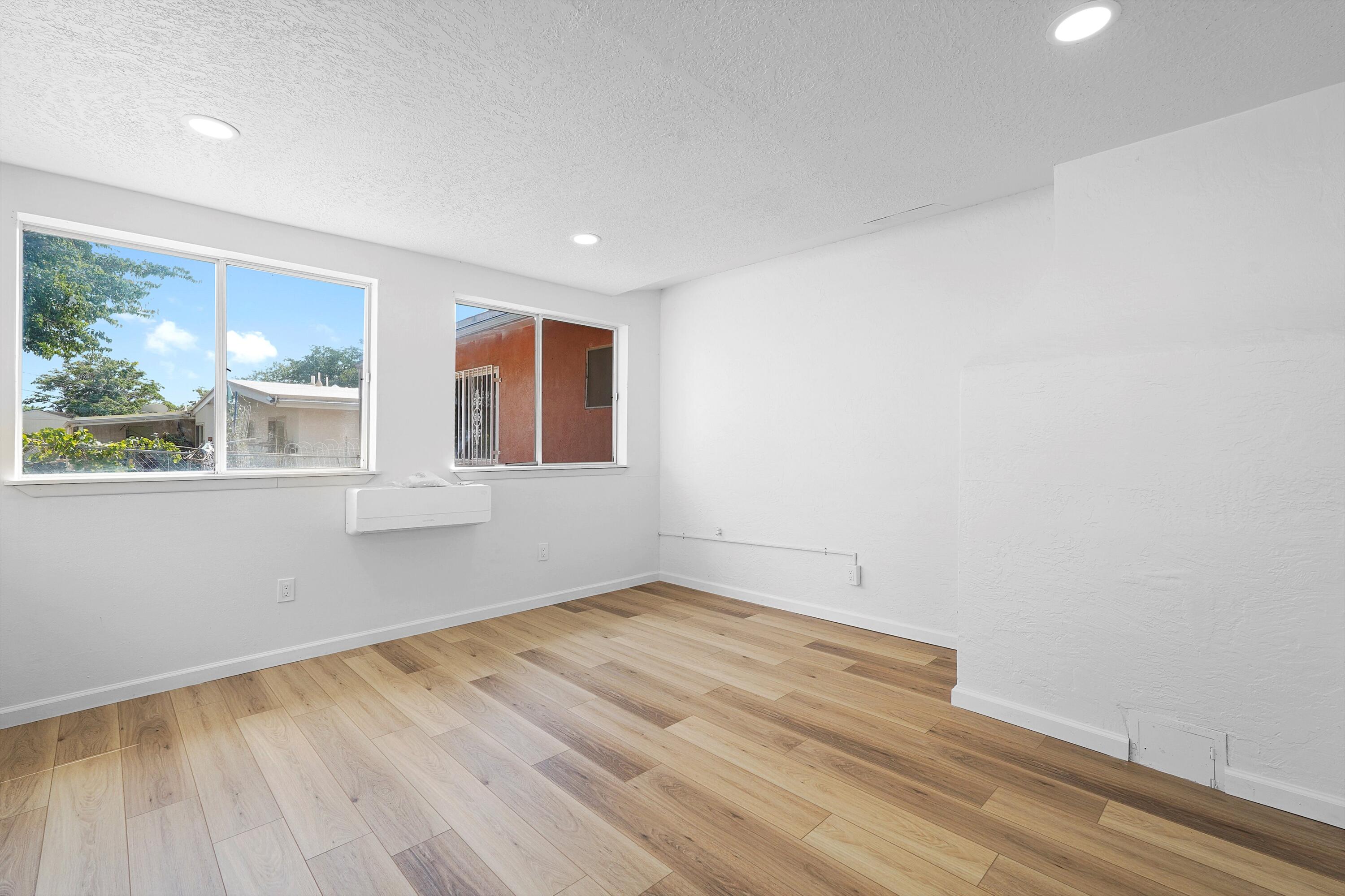 1812 Sandler Court NE