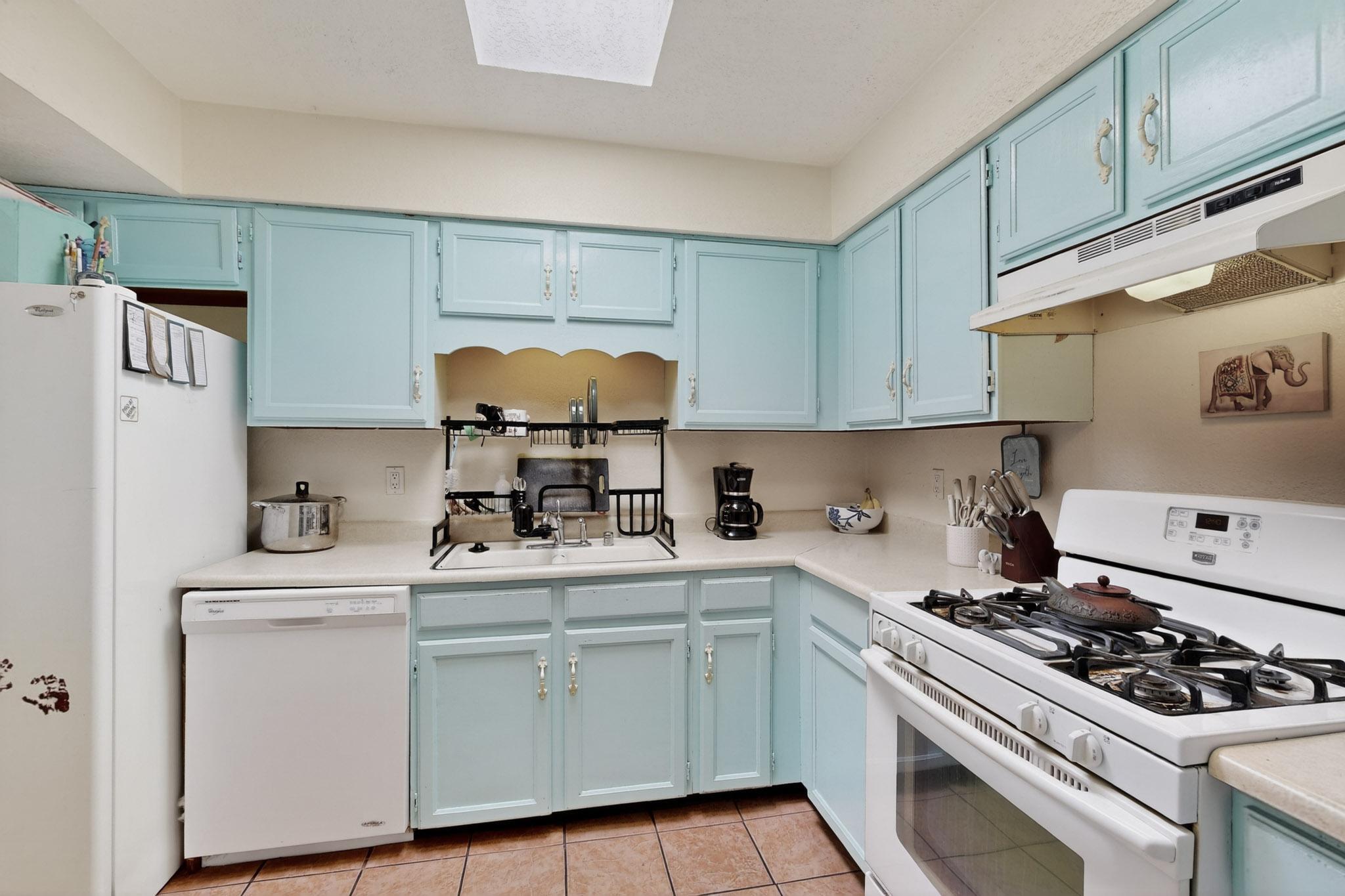 6824 CLEGHORN Road NW