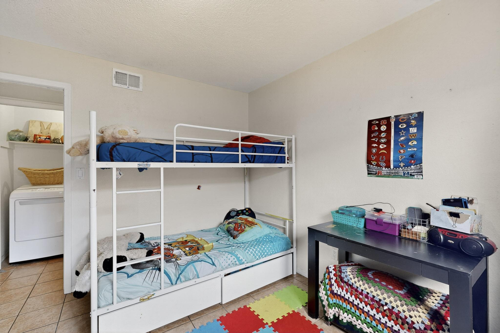 6824 CLEGHORN Road NW