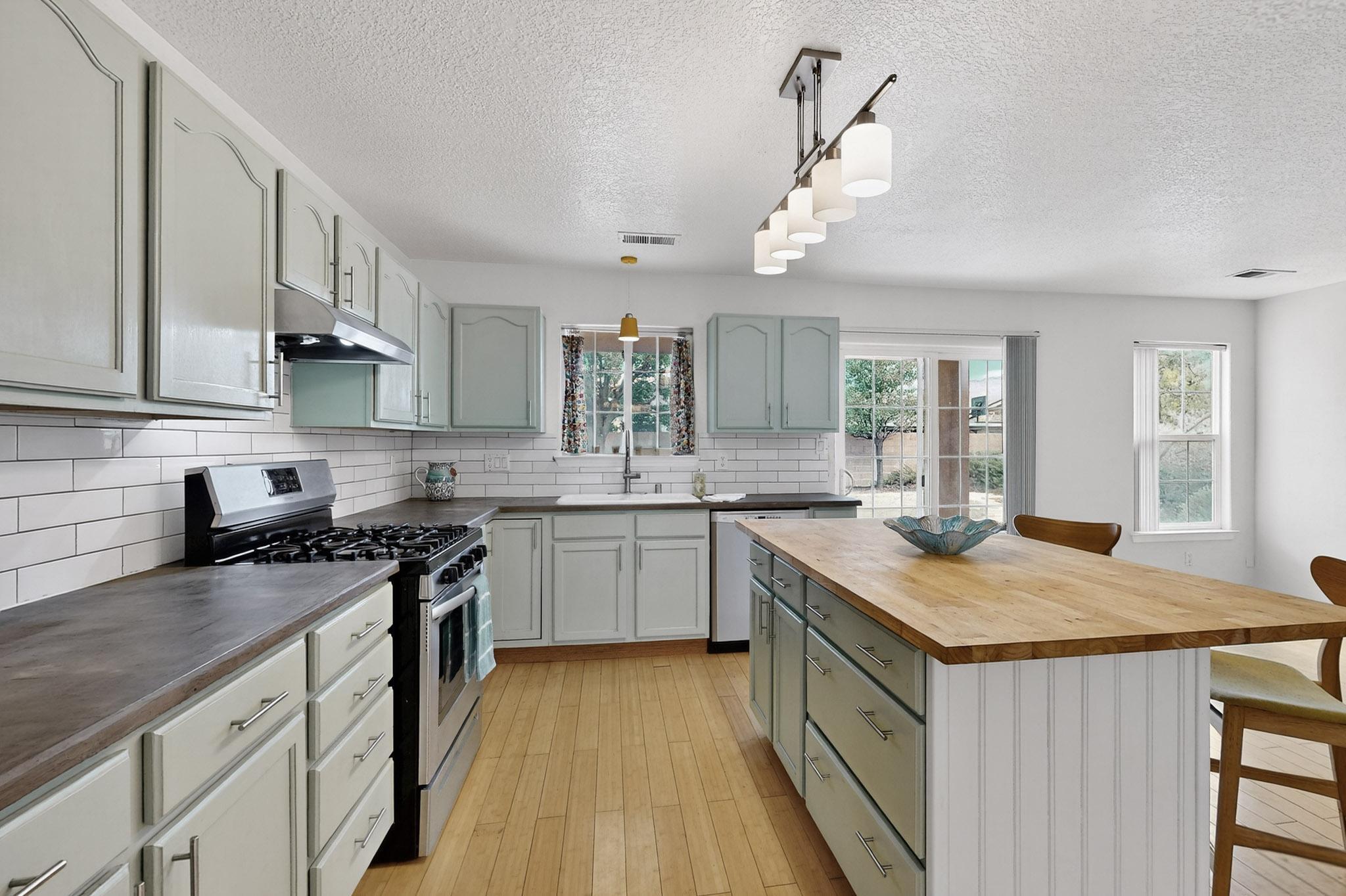 10244 VENTANA HILLS Road NW